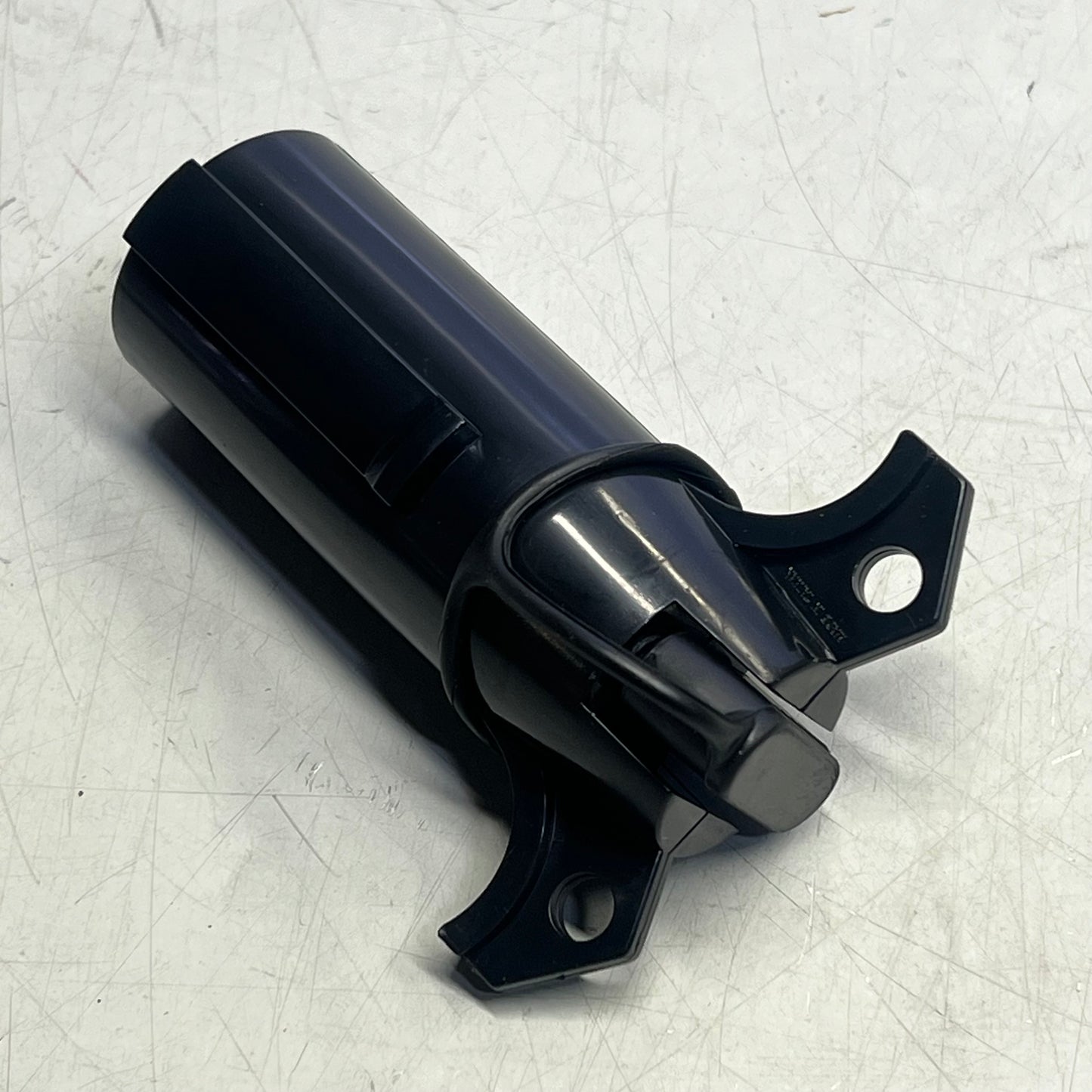 HOPKINS (3 PACK) 7 Round To 4 Flat Adapter Includes Dust Cover Black 47405