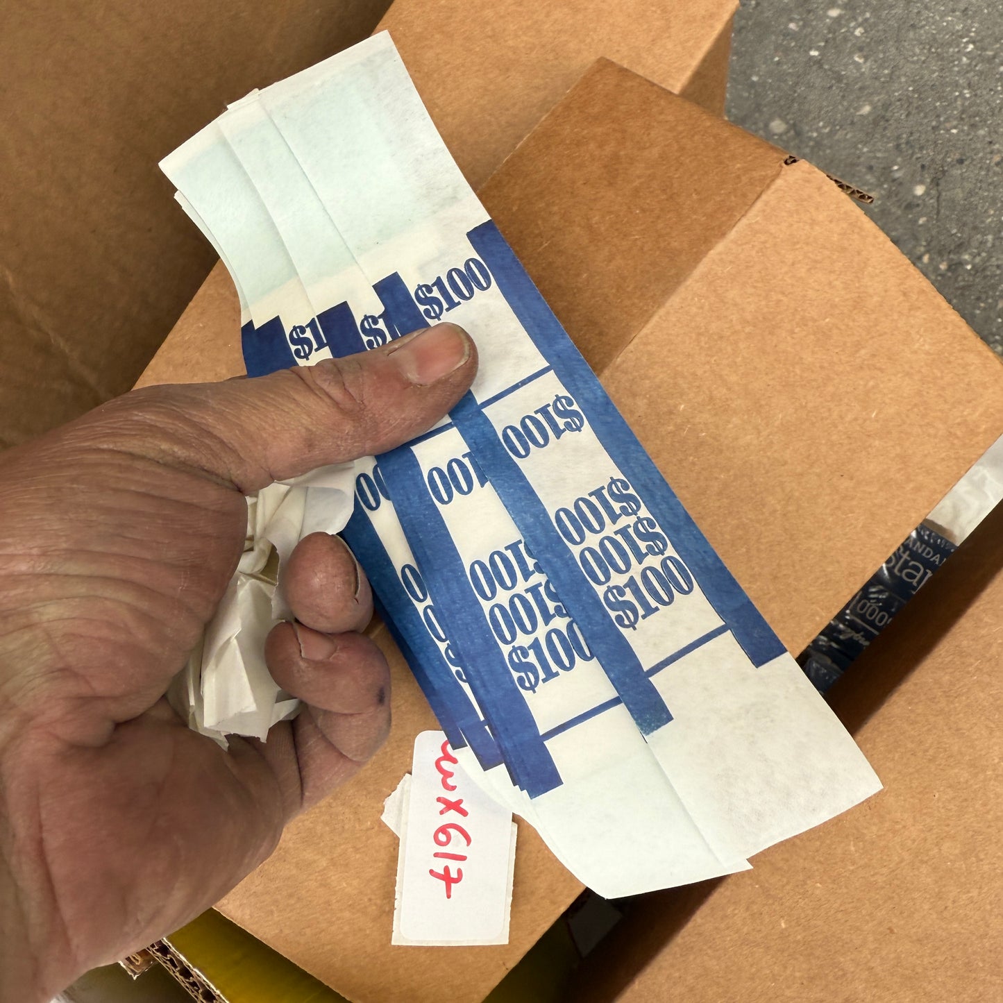 ZA@ Pallet of MIXED XL Vinyl Gloves, Mousepads, Ocean Creatures, $100 Currency Bands, Tampons, Pregnancy Tests, & MORE! (AS-IS)