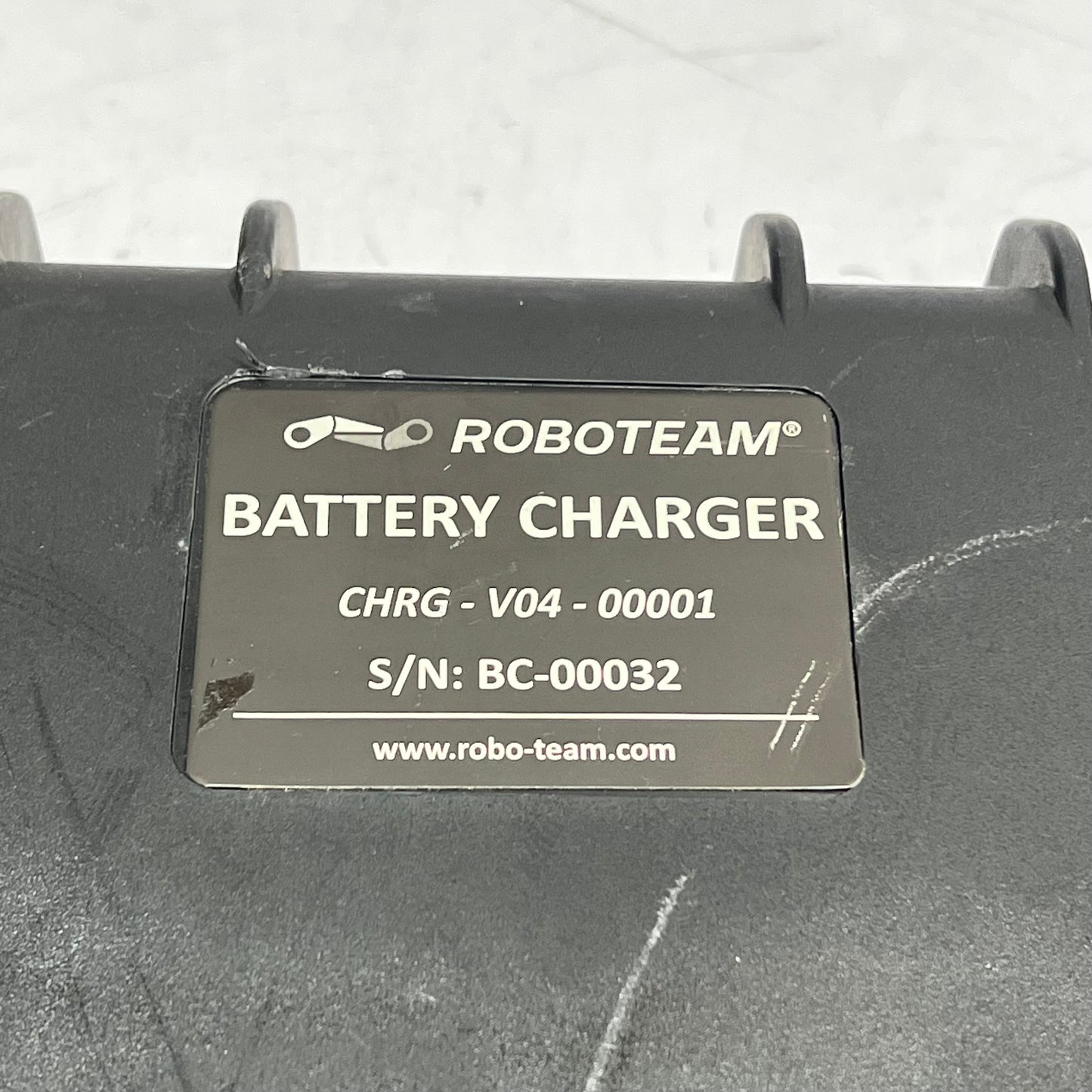 ROBOTEAM Multi-bay Charging Case For Tactile Ground Robot 24-Bolt CHRG-V04-00001