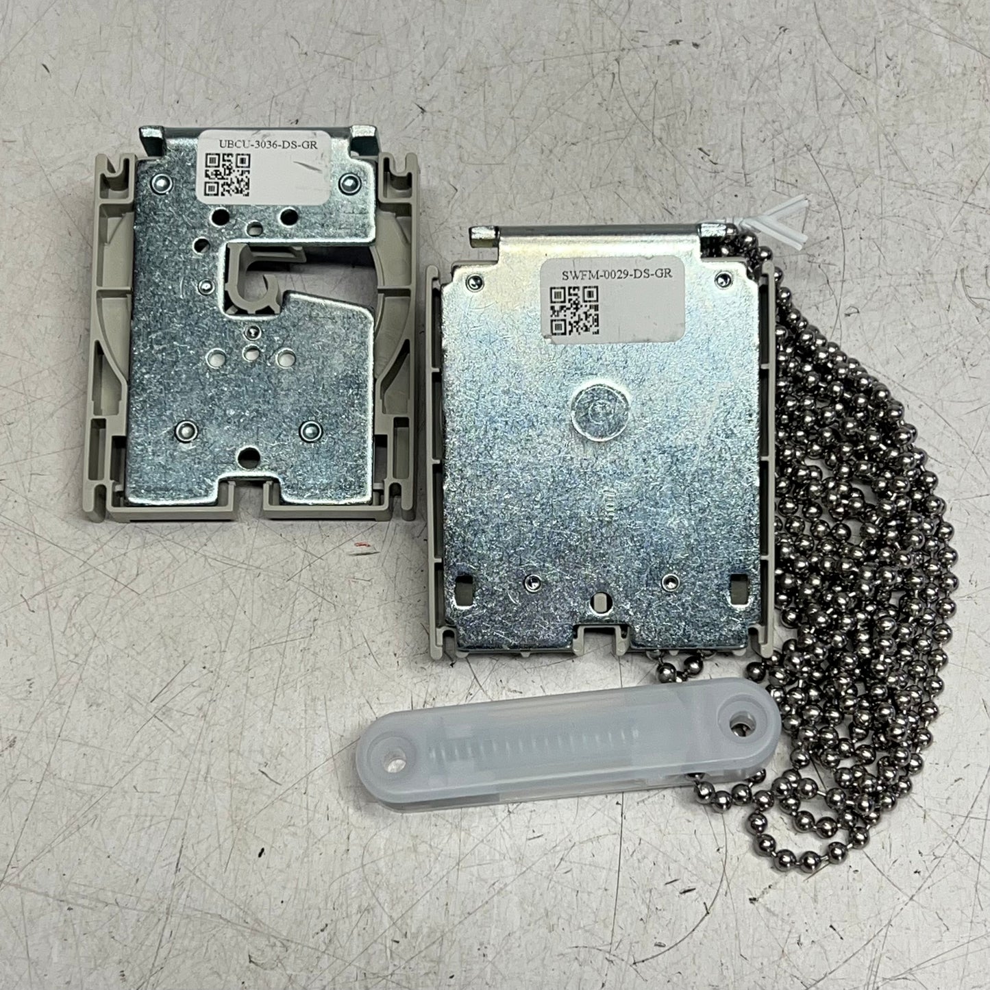 MECHO/5 Standard Bracket Roller Shade Chain Drive & Idle End UBCU-3036-DS-GR