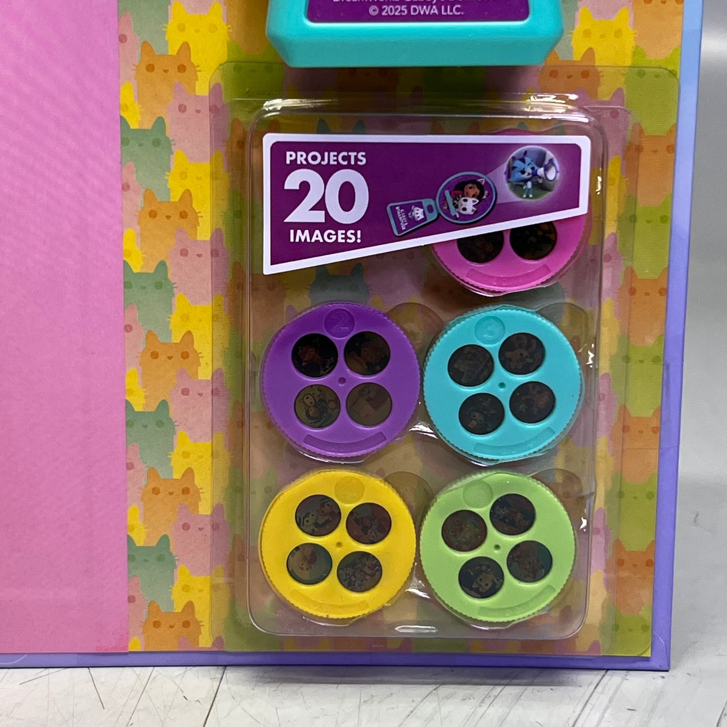 DREAMWORKS Gabby's Dollhouse Movie Theater Storybook & Movie Projector