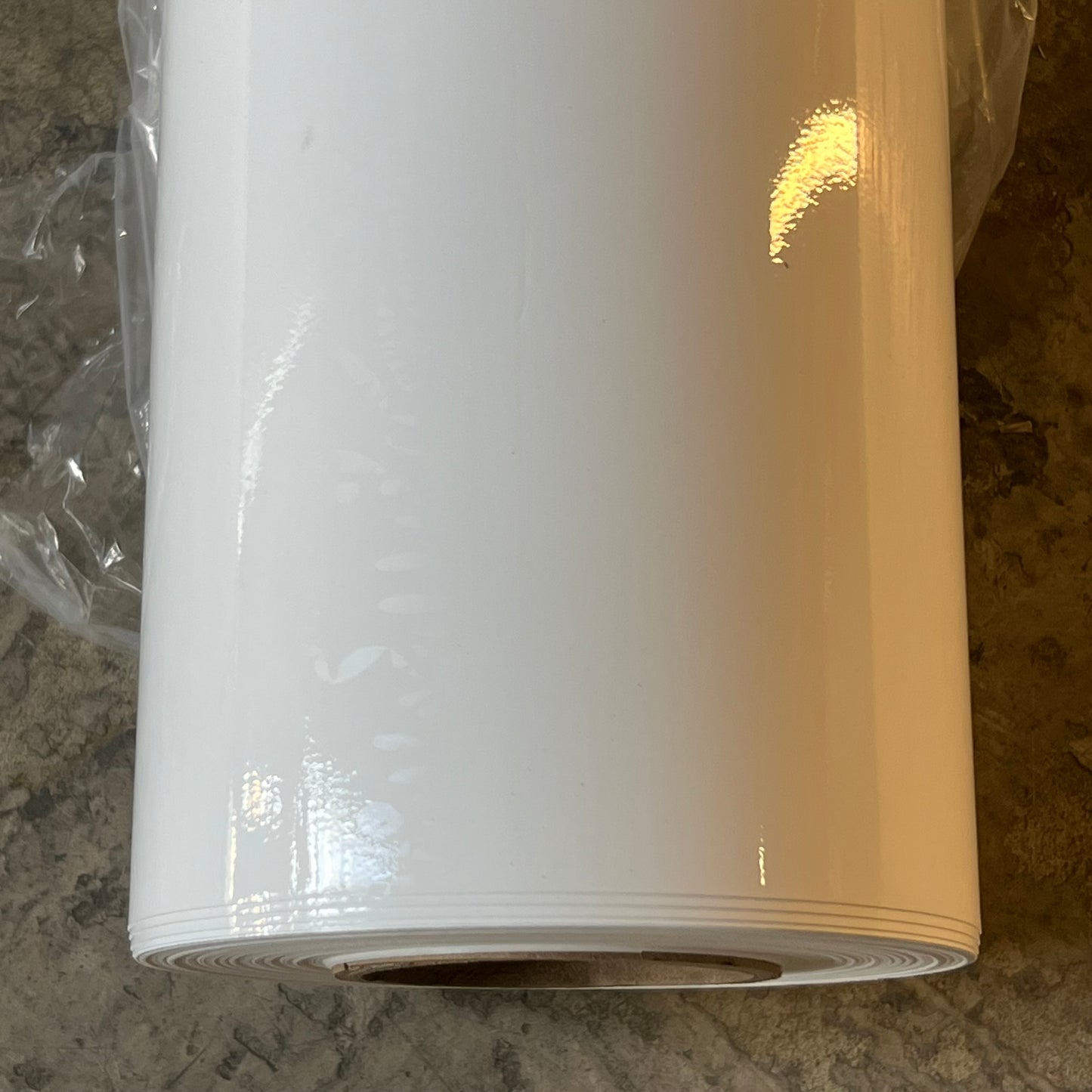 GENERAL FORMULATIONS White Static Cling 90# Layflat Liner 60" x 150 ft x 7.0 mm White 208-6015