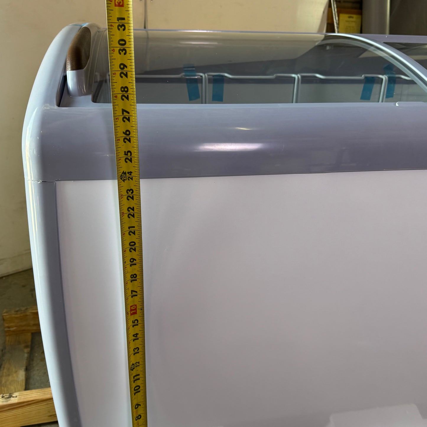 AVANTCO Customizable Curved Top Display Freezer 49-5/8" DFC13-|HCL (As-Is)