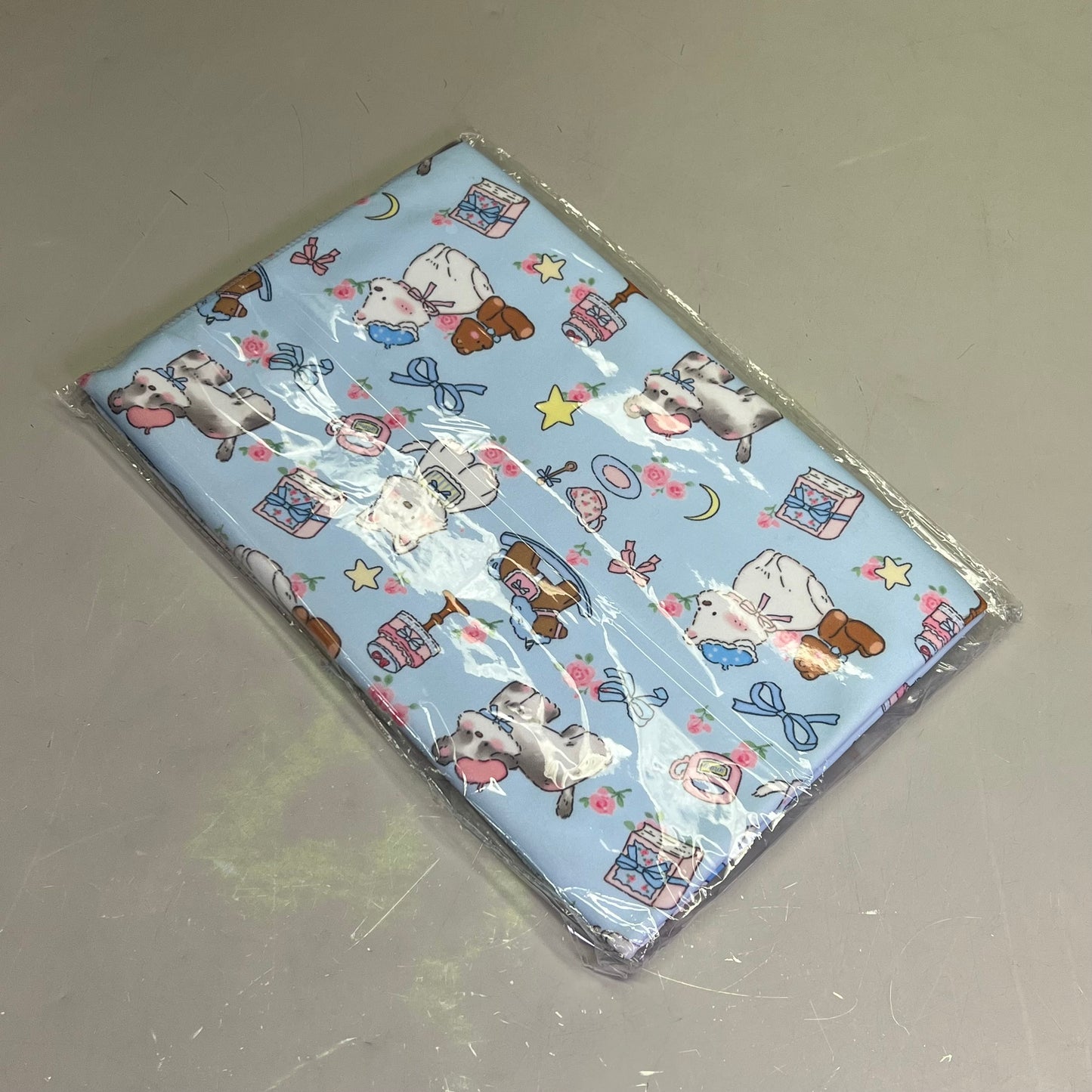 LOVLEY CAVES Self Adhesive Cat Wrap Grooming Blanket Puppys & Bows Pattern Blue
