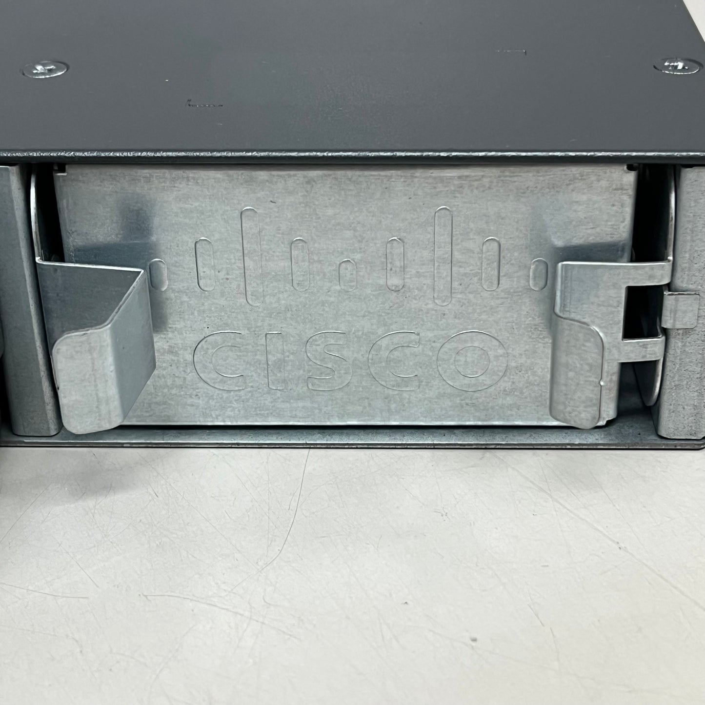 VARDATA Cisco Catalyst 3750-X Series PoE+ 48 Ports Gig Etherent WS-C3750X-48PF-S