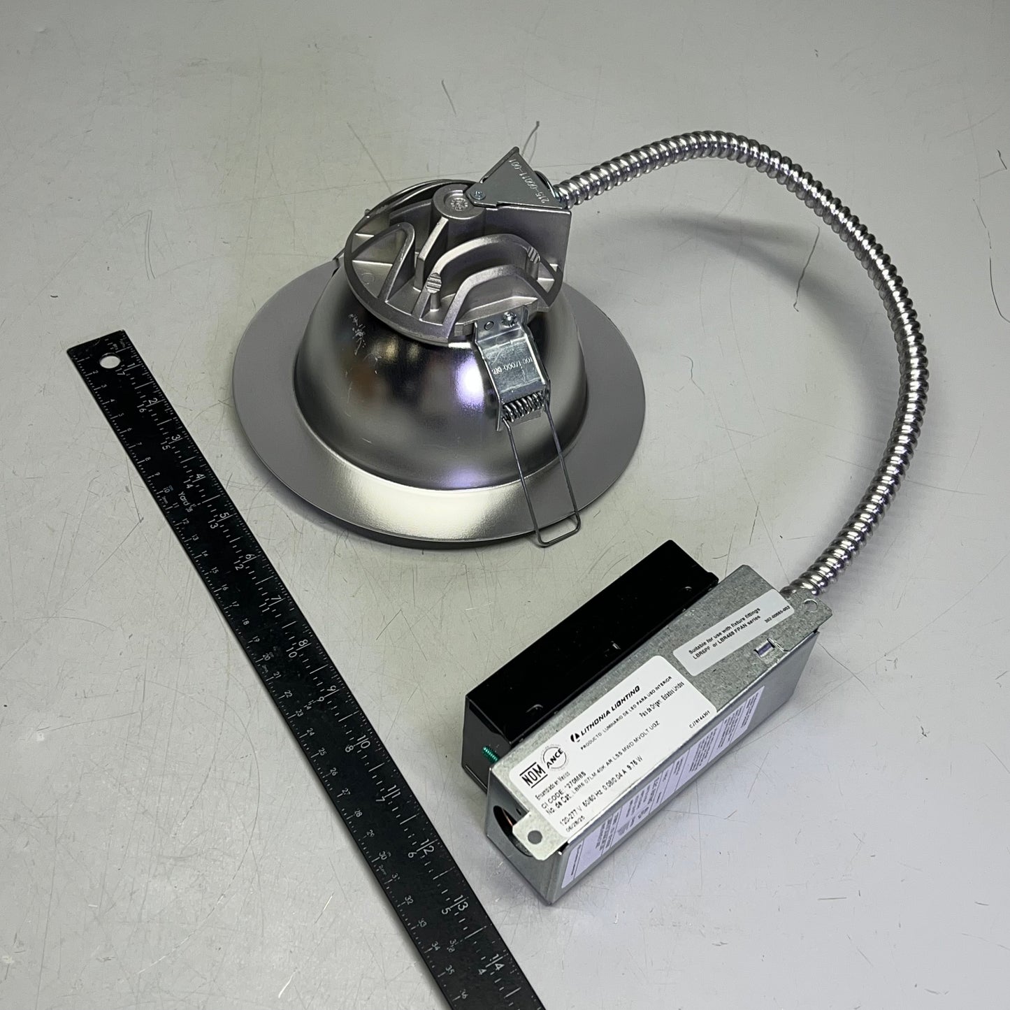 LITHONIA LIGHTING Retrofit Downlight 120-277V LBR6 07LM 40K AR LSS MWD MVOLT UGZ