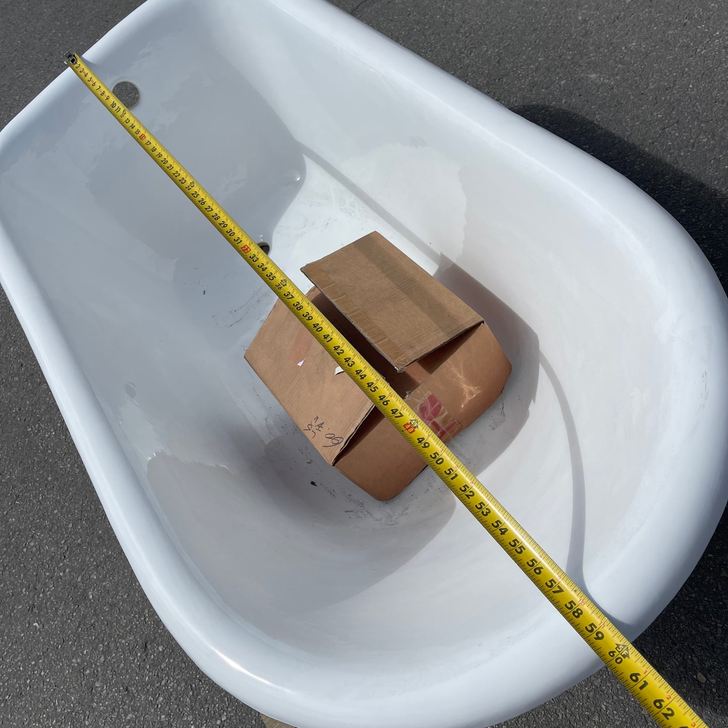 ZA@ Pallet of MIXED Freestanding Clawfoot Bathtub 60”x29”x18” (AS-IS)