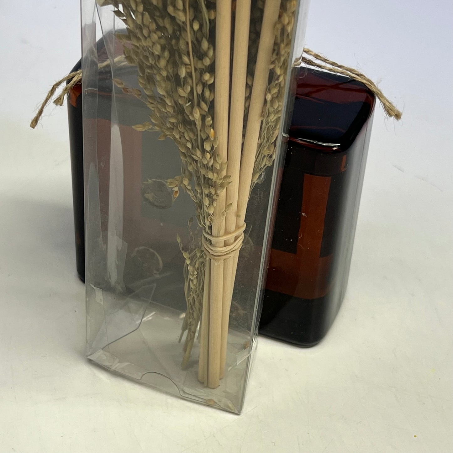 ANDALUCA HOME Amber Vanilla Dried Reed Bundle Fragrance Diffuser 7 fl oz Amber