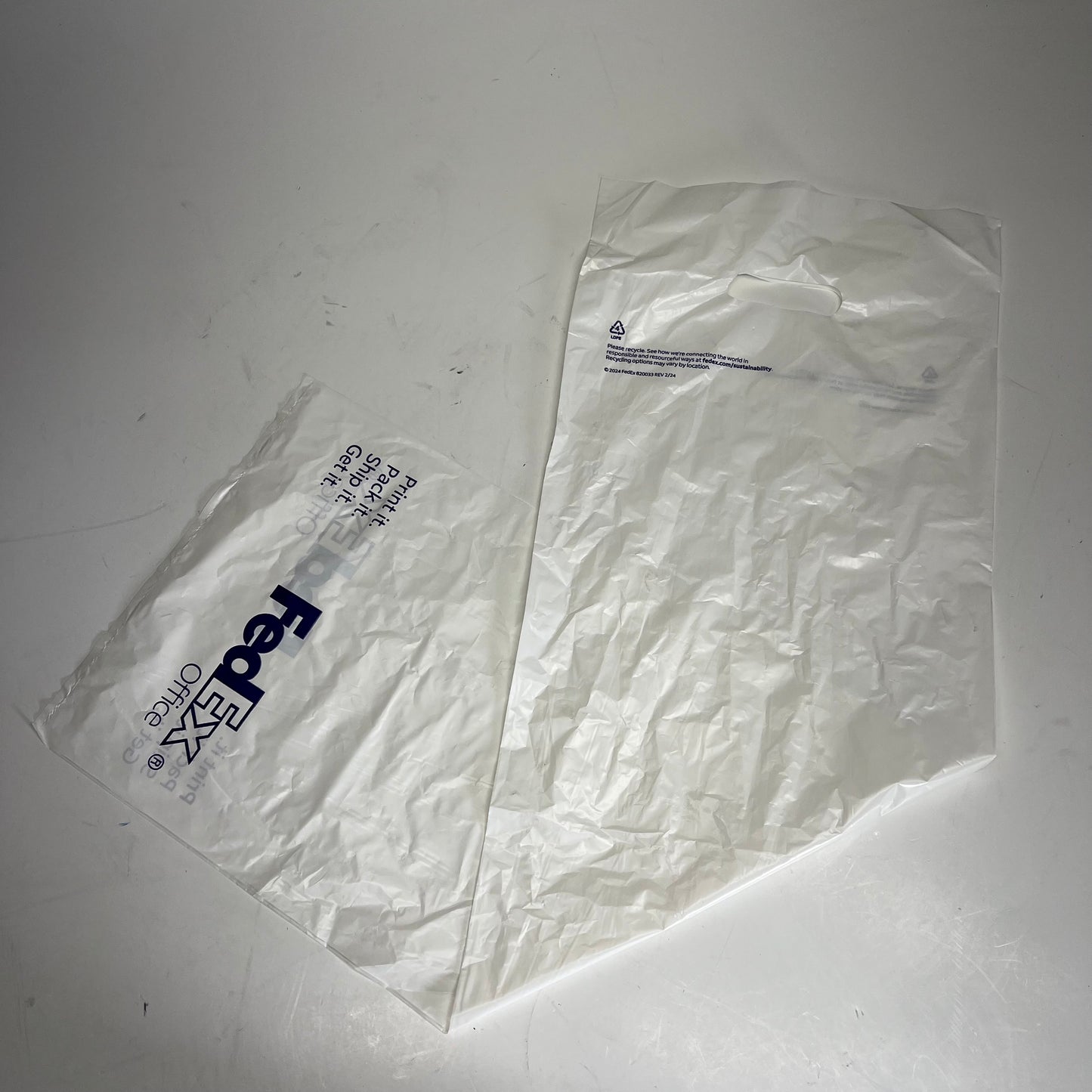 ZA@ FED EX OFFICE (250 PACK) Long Plastic Bags W/ Carry Handle 38"x12.5" White
