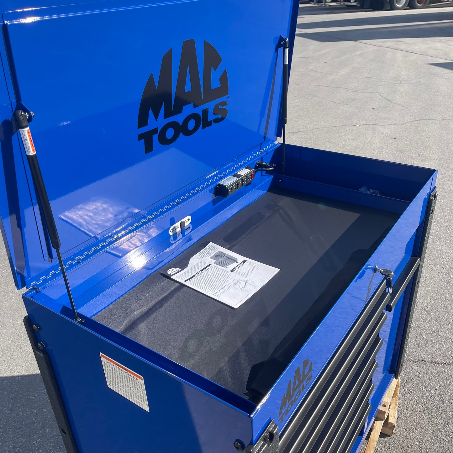 MAC TOOLS Vertical Power 7 Drawer Drop Top Cart 49” Blue UC4925VPD-BL