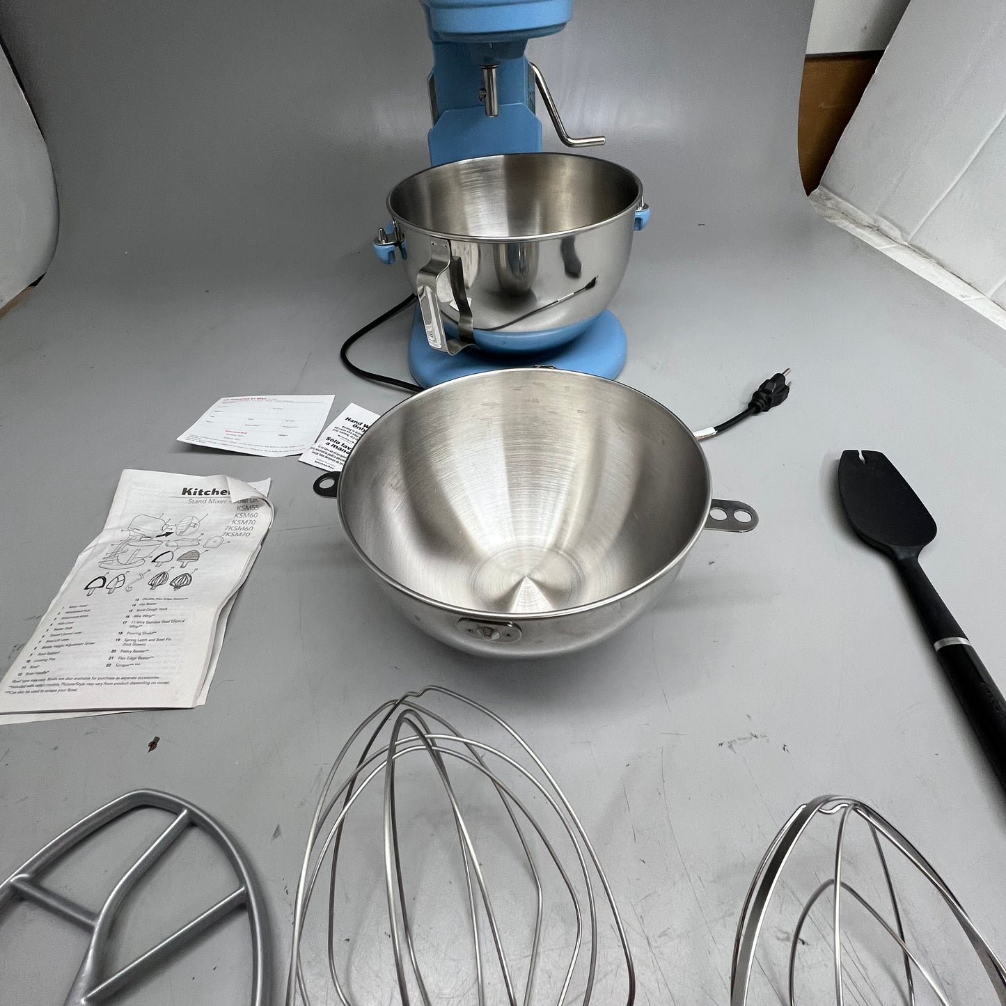 KITCHENAID 5.5 Quart Stand Mixer with Bowl Lift Blue KSM55SXXXCU (Like New)