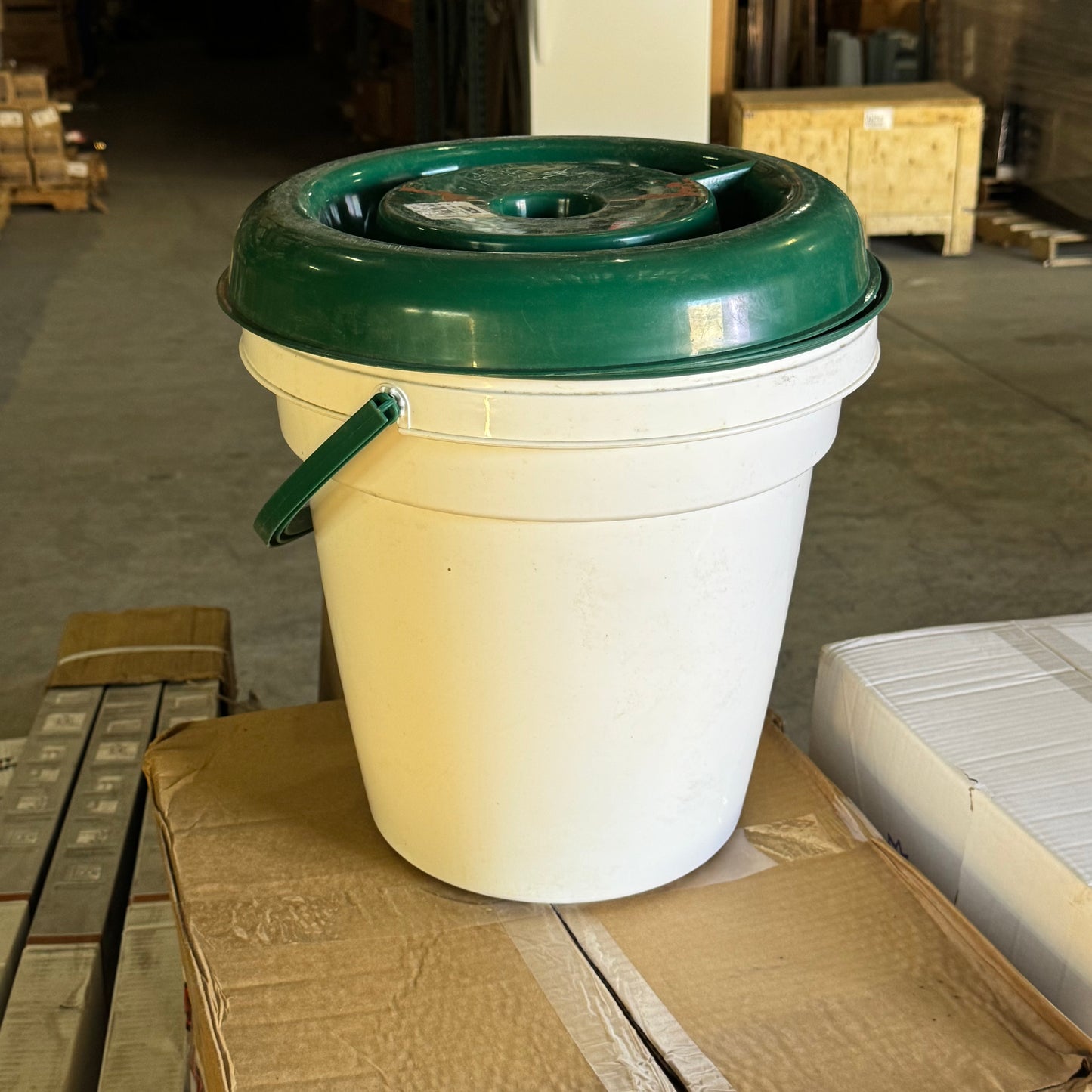 ZA@ Pallet of MIXED Steel Fan Guard Sidewall, Passing Door Hardware, Disp Toilet Seat Covers, Etc... (AS-IS)