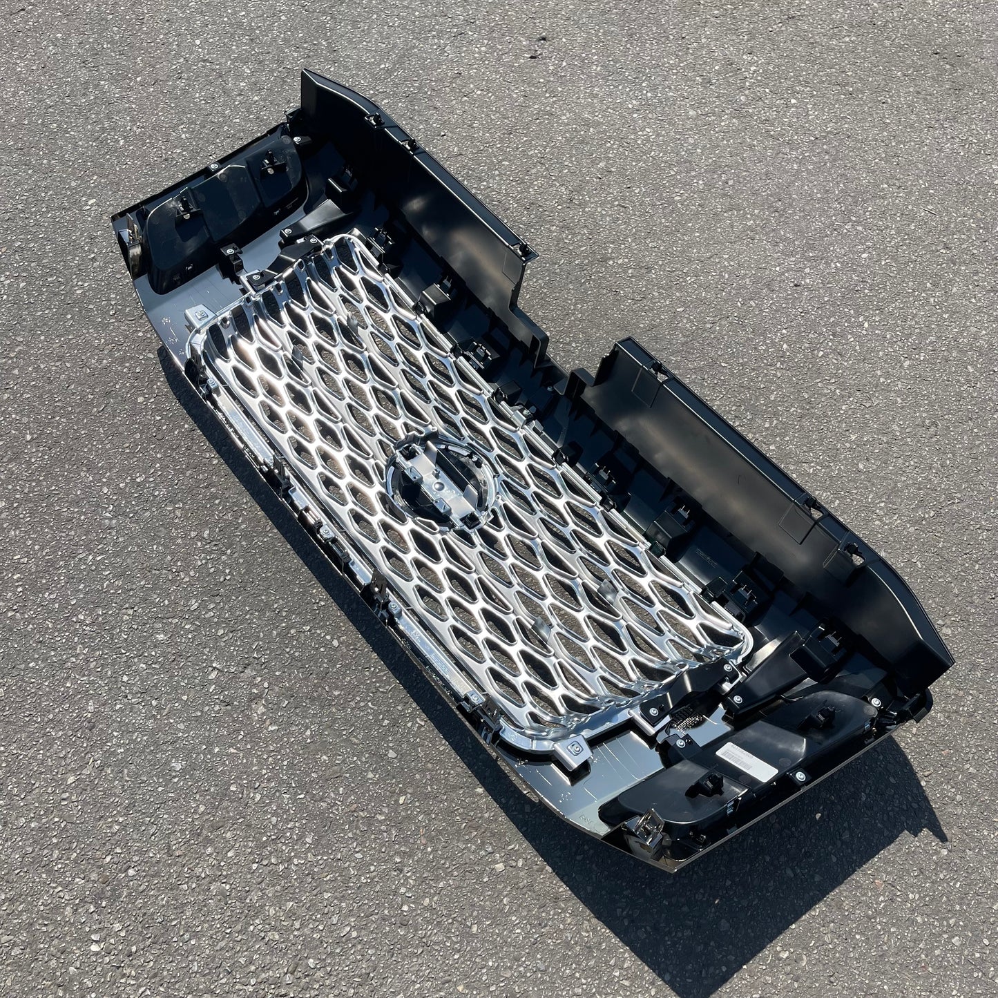 ZA@ NISSAN 2017-2019 Titan Grille Assembly OEM Front Chrome Grill 62310-EZ90B (AS-IS)