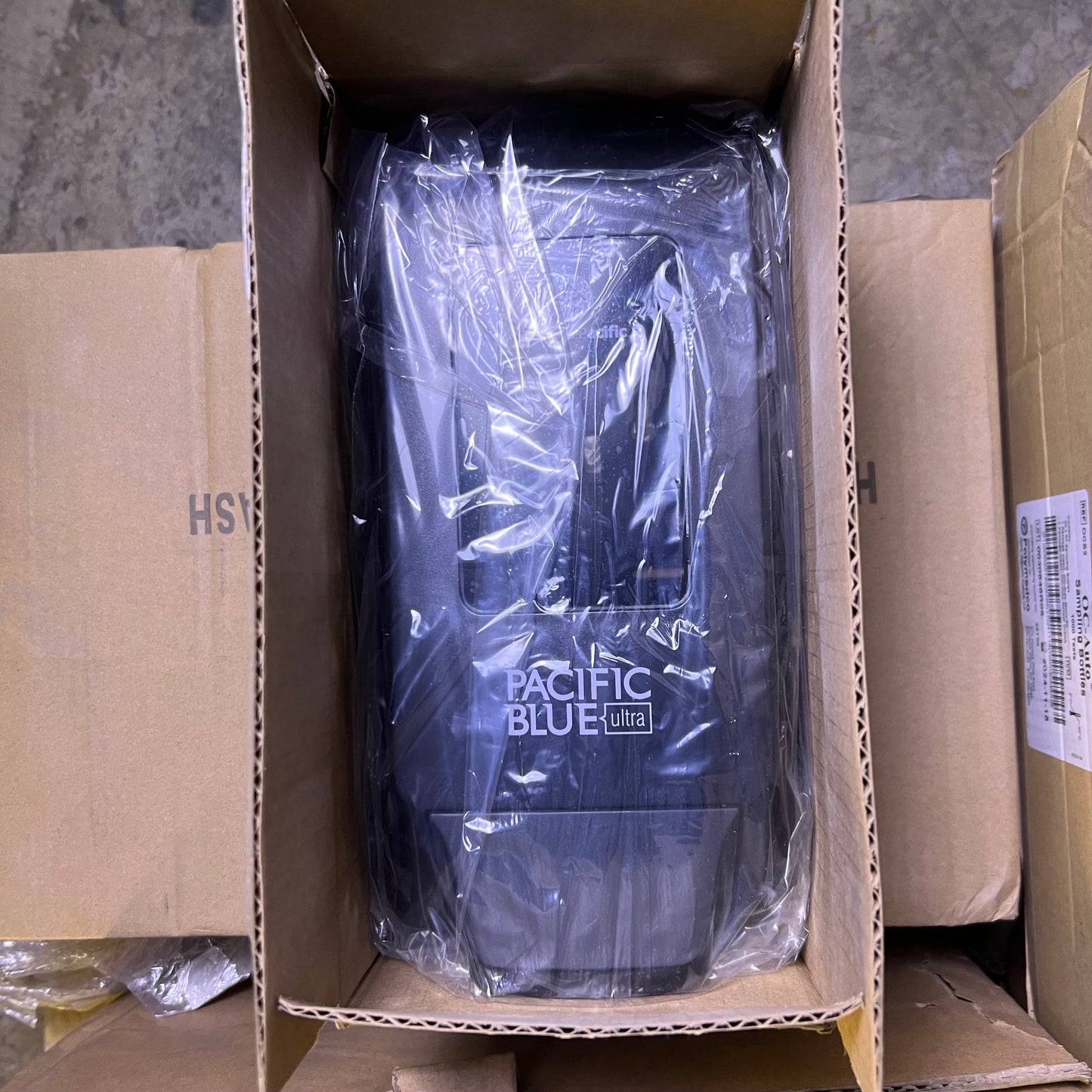 ZA@ Pallet of MIXED, Sampling Bottles, Food, Soap Dispenser, Etc... (AS-IS)