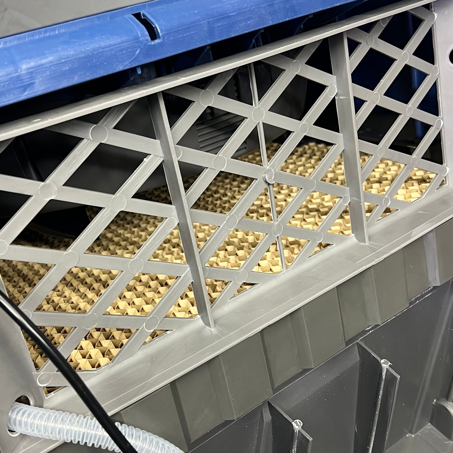 HESSAIRE Portable Evaporative Cooler 1,300 CFM Airflow 500 sq ft Cooling M100-B