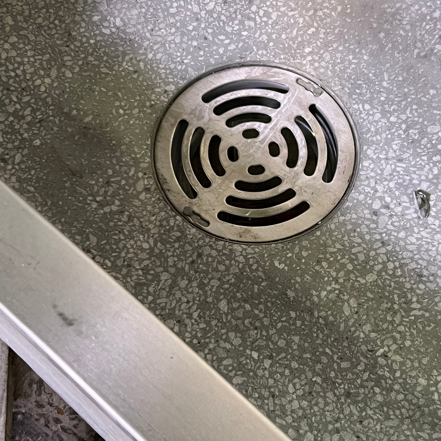 ZA@ Pallet of FIAT PRODUCTS Sink Sz 24" x 24" x 12"H