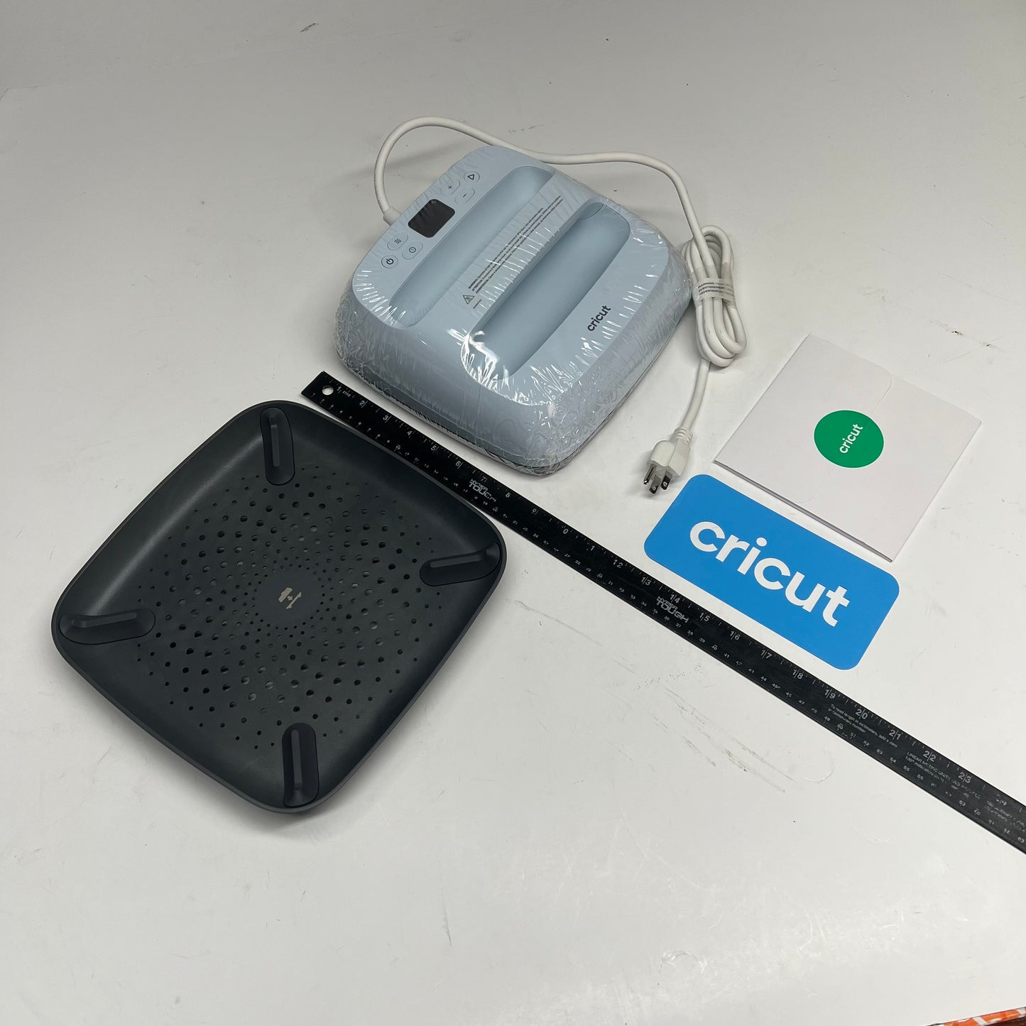 CRICUT Easy Press For Fabrics Bluetooth Connection To App 9"x9" Light Blue