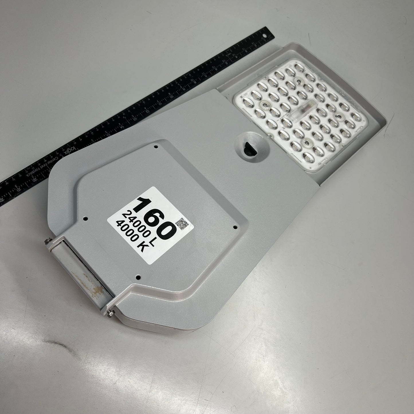 COOPER LIGHTING Archeon Contemporary Series Street Light 160 24000 L 4000 K