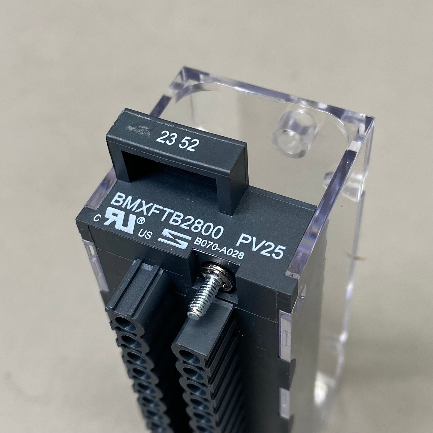 SCHNEIDER ELECTRIC Caged Terminal Strip 4"x2"x2" Black BMXFTB2800