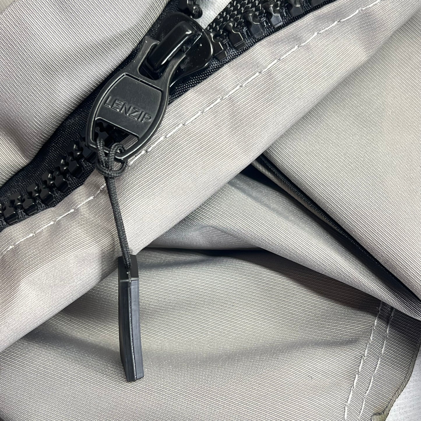 SEW LONG CUSTOM COVERS Supreme S240 Battle Cinch Cover White/Mocha 26809.1