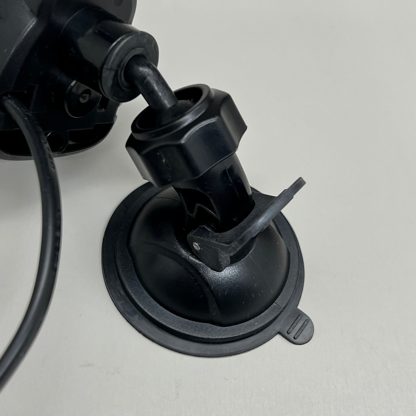 AQUAGLOBE Compact Wave Pump Easy Install Anti Vibration Suction Cup Black WP5000