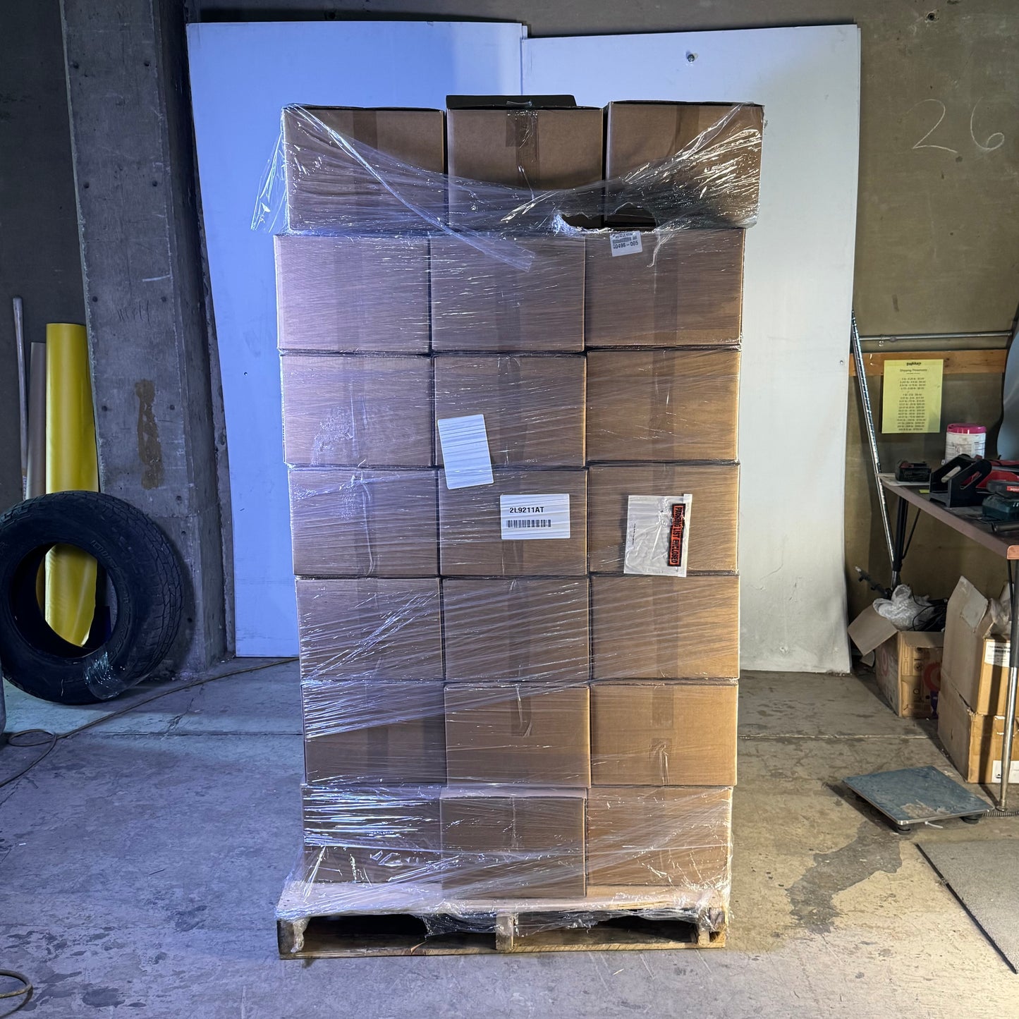 ZA@ Pallet of Shipping Boxes With Foam Sz 14" x 10" x 13"