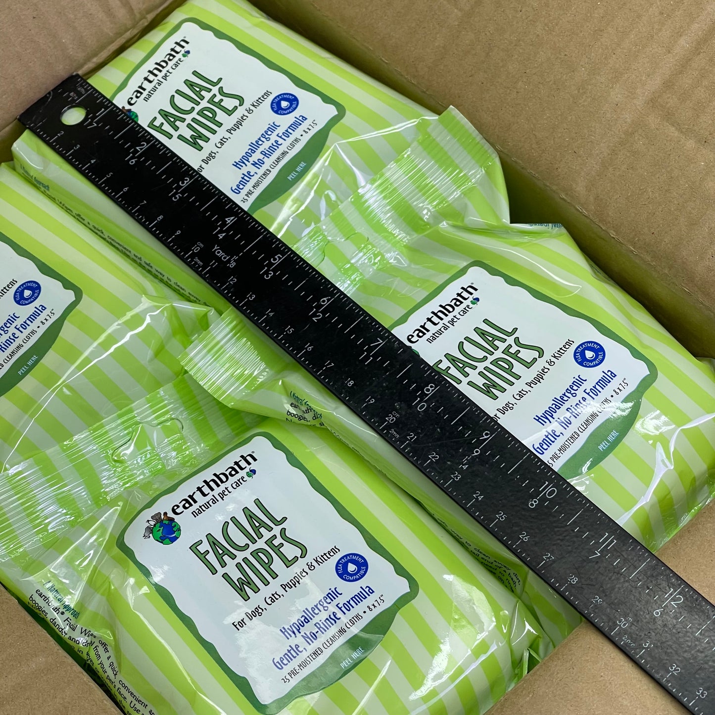 EARTHBATH (12 PACK) Natural Pet Care Facial Wipes 25 per package White