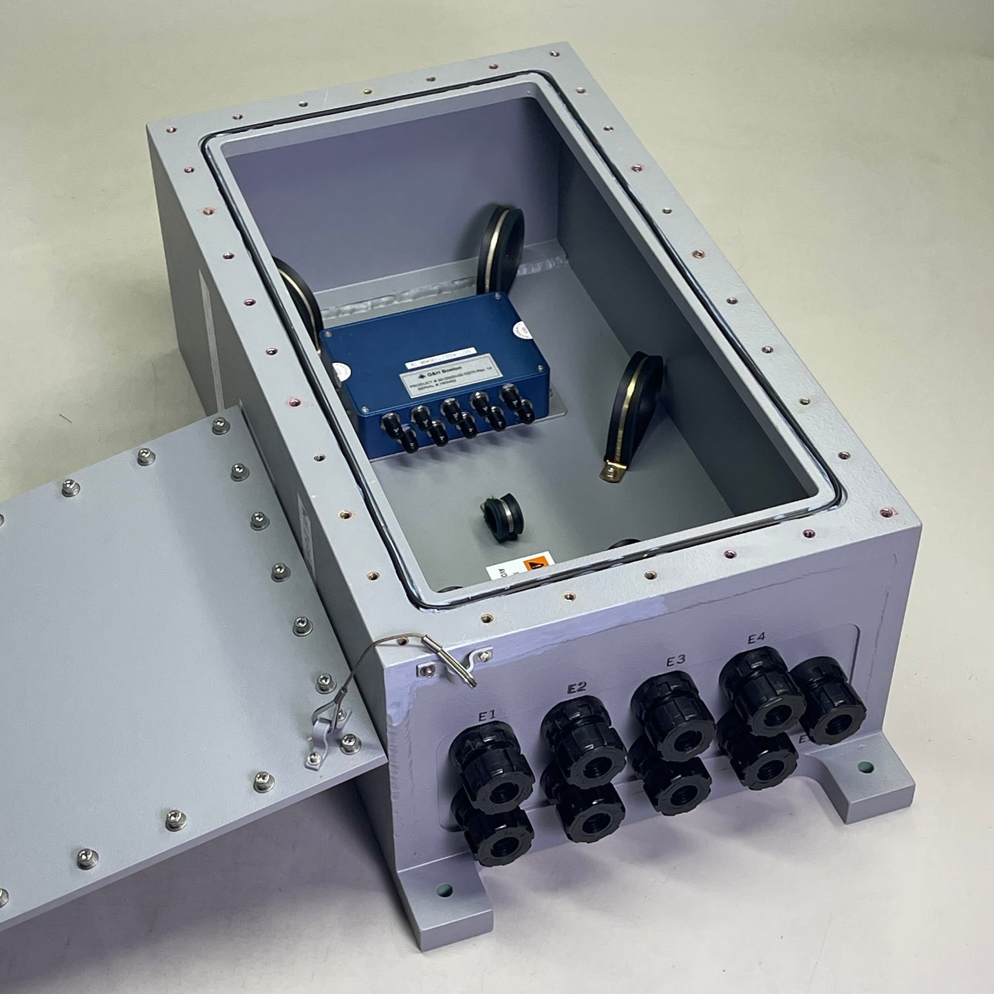 G&H BOSTON Analog Signal Multiplexer in Protective Container 90-00000-00-70270 Rev. 14