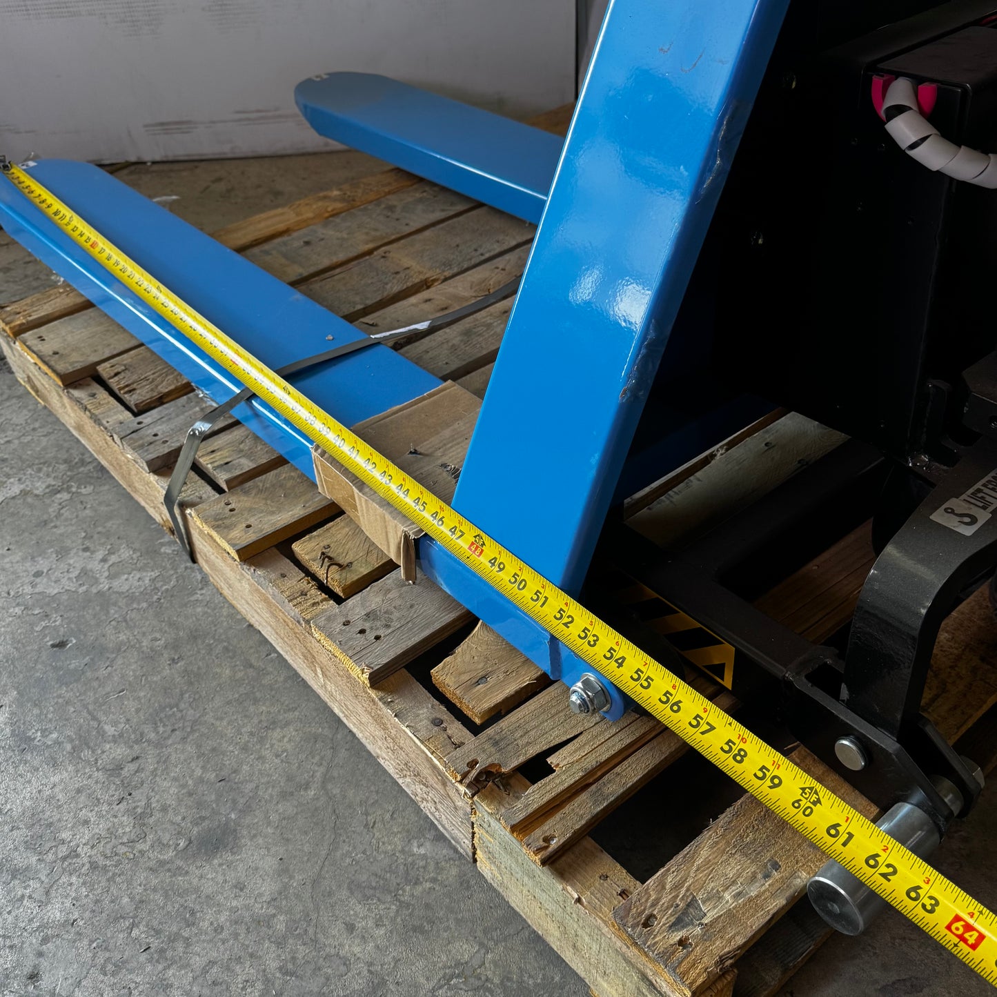 Electric Pallet Jack 1000Kg 62"L x 27"W x 51"H Blue GD2405176
