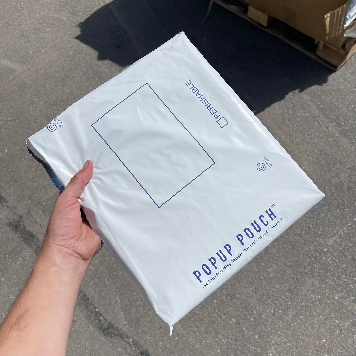 ZA@ Pallet of EVEREST MANUFACTURING Popup Pouch Insulated Mailers 13”x11” (AS-IS)