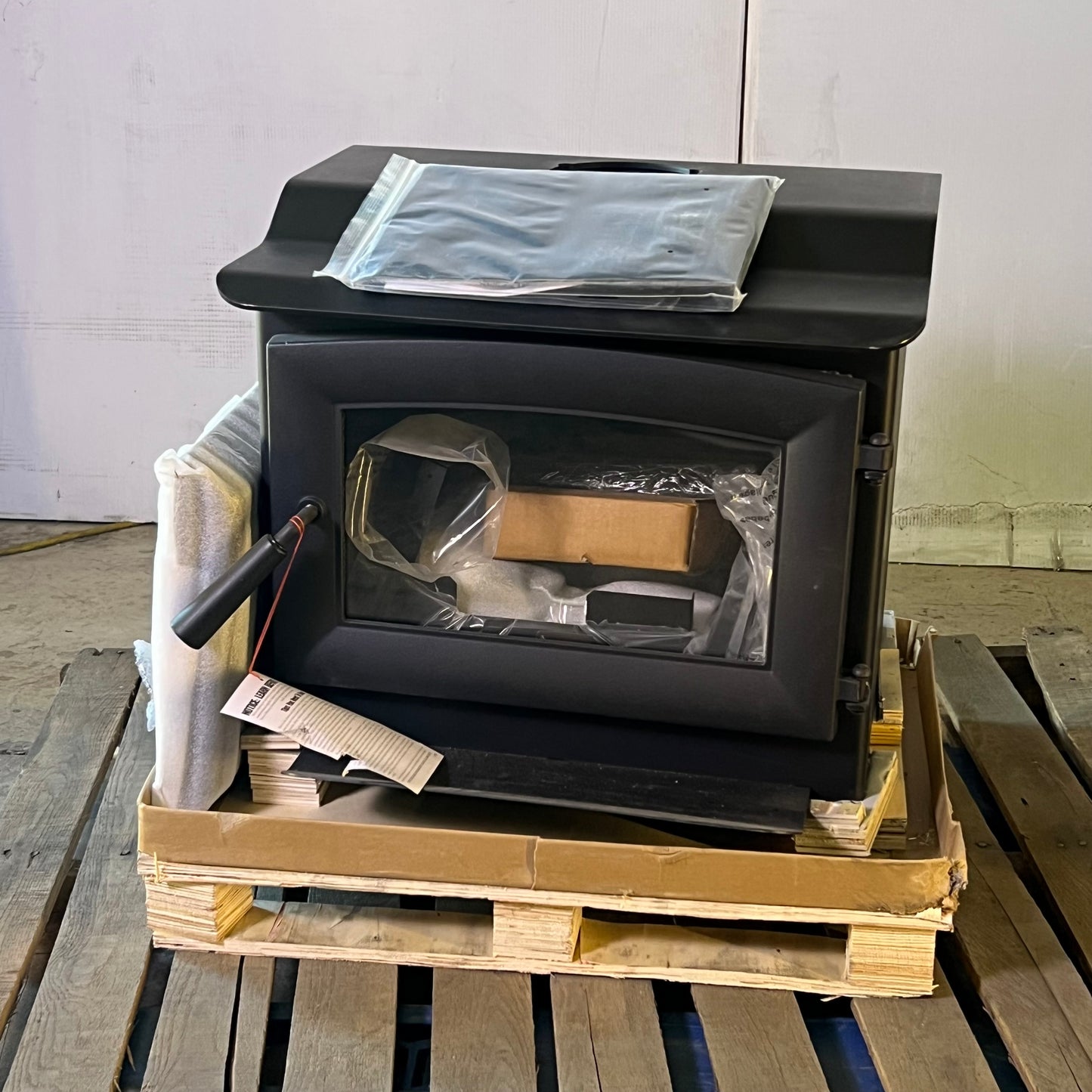 ASHLEY HEARTH Firewood Indoor Stove 68,000 BTUs 1,200sq Ft Black AW1120E-P