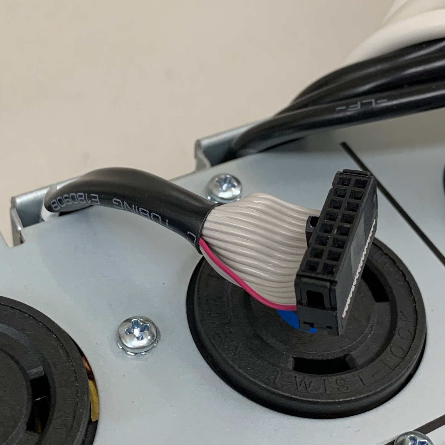 APC Smart-UPS SRT Power Distribution Unit 5.31"x11.73"x3.70" SRT008