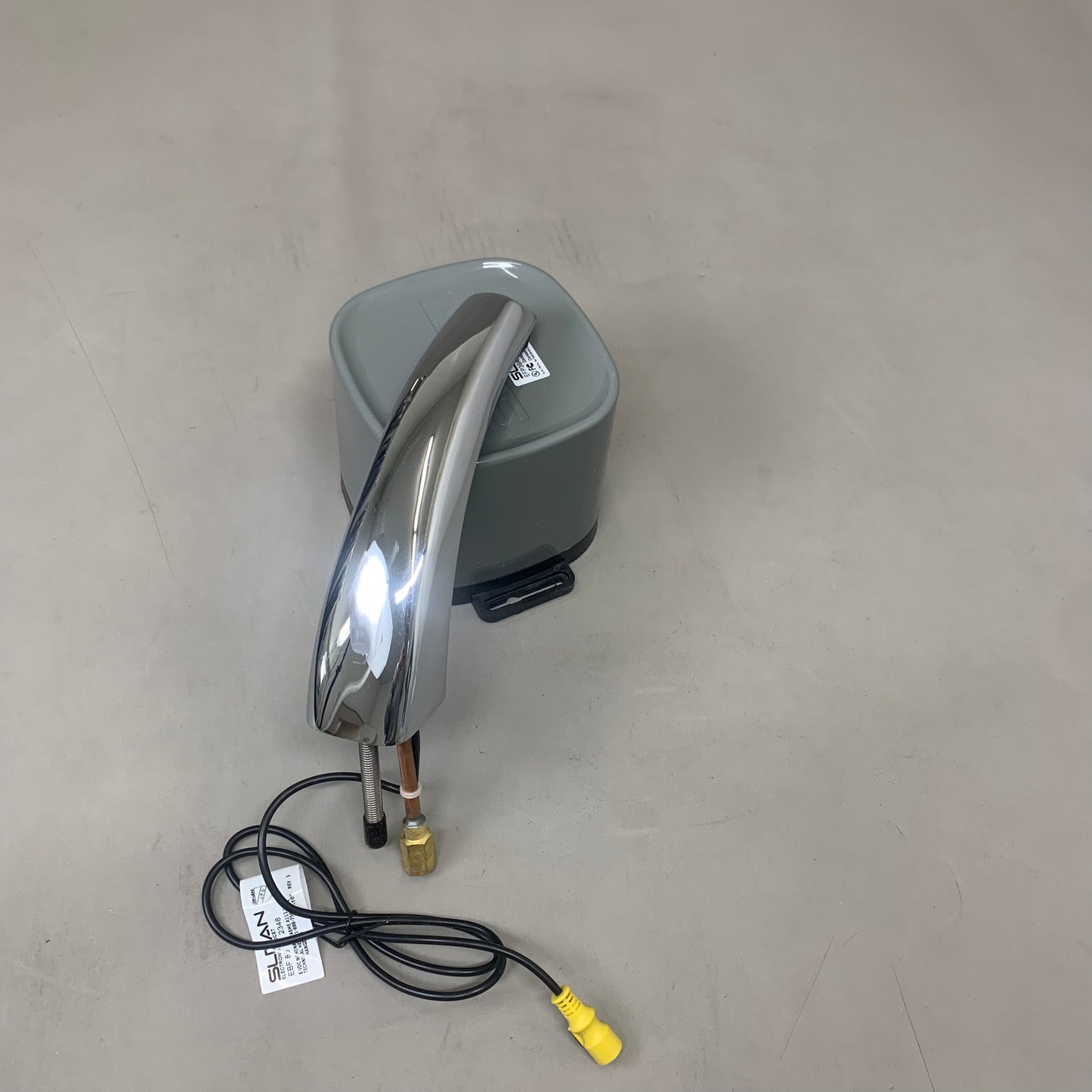 SLOAN Battery Operated Electronic Faucet 4" Trime Plate Chrome 3315329BT