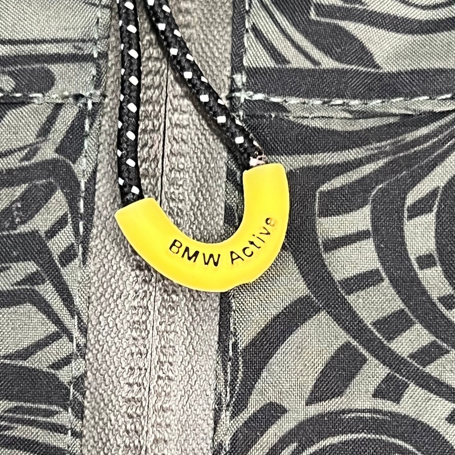 BMW Waterproof Lightweight Active Jacket Full Zip Mens Sz M Olive Scribble Print