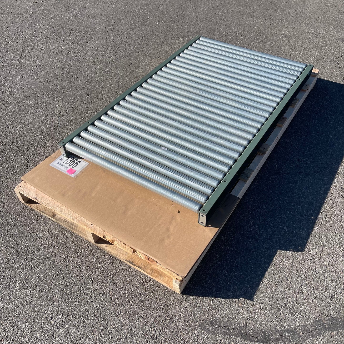 ZA@ Pallet of HYTROL Gravity Roller Conveyor 60”x36”x4” 19GSR-33-2.25-5 (AS-IS)