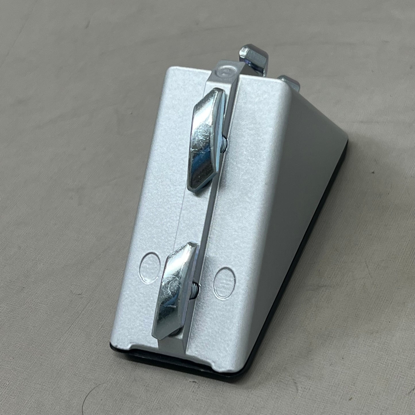 ALU CONNECTION Pre-Assembled Magnet W/ Rhombus Screw Slot 8 80mm Chrome/Black 146831