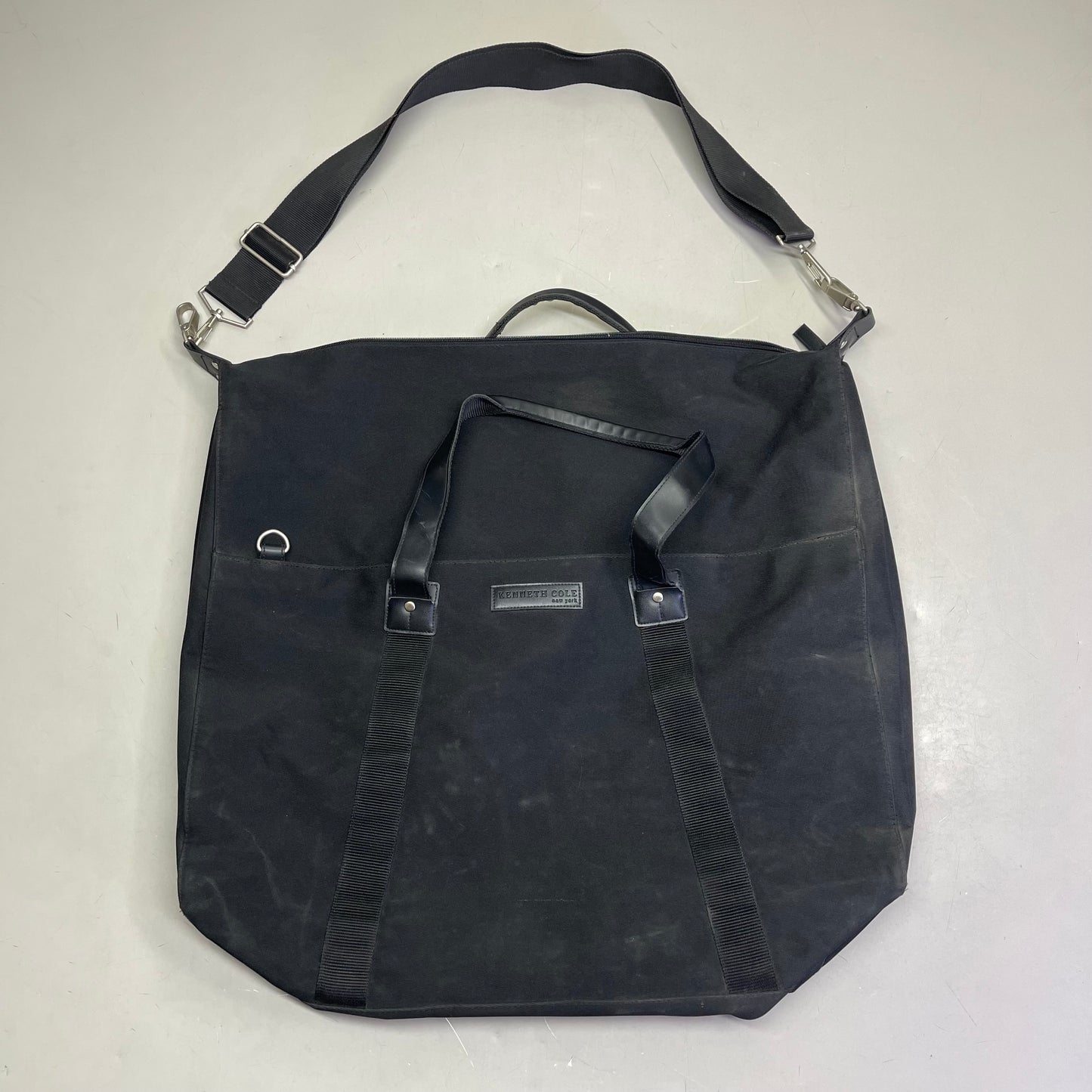 KENNETH COLE Travel/Overnight/Duffel Bag 22" x 22" x 10" Black