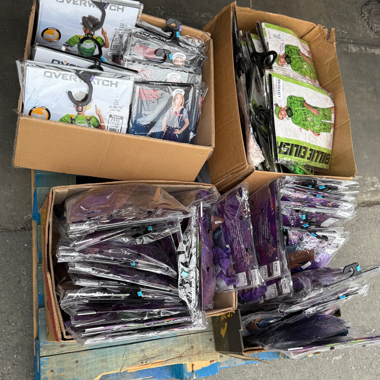 ZA@ Pallet of MIXED Halloween Costumes: Stranger Things, Billie Eilish, Zombies, 2 Overwatch (AS-IS)