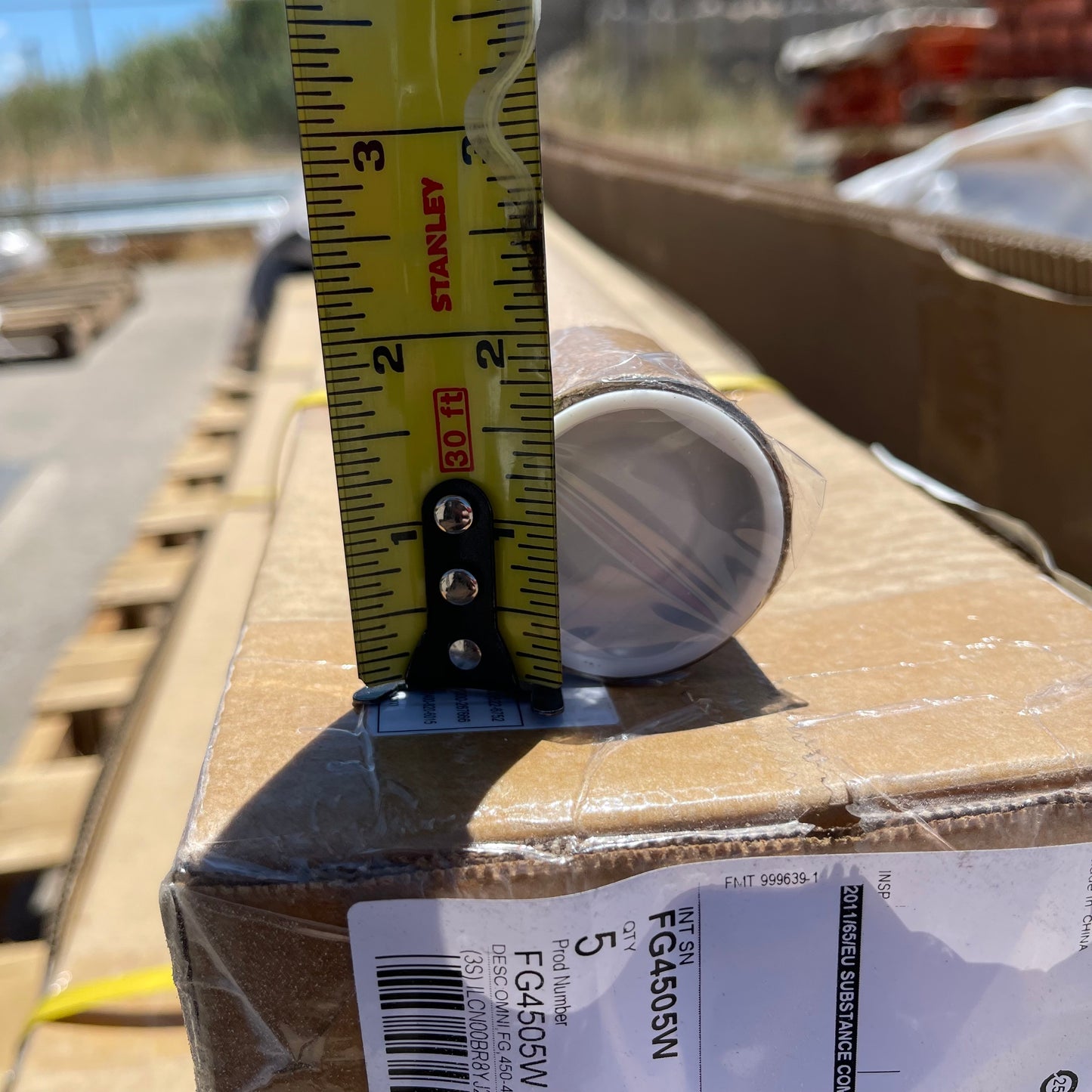 Z@ TE CONNECTIVITY Fiberglass UHF Antenna 80"x1.5" White & Gold FG4505W (New)