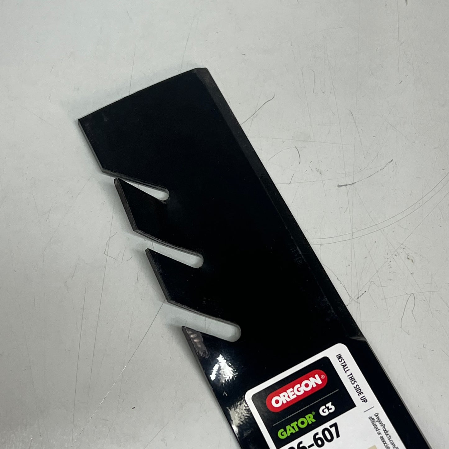 ZA@ OREGON Gator Lawn Mower Blade 21-11/16" / 7/16 Center Hole Black 96 607 VAWQ001