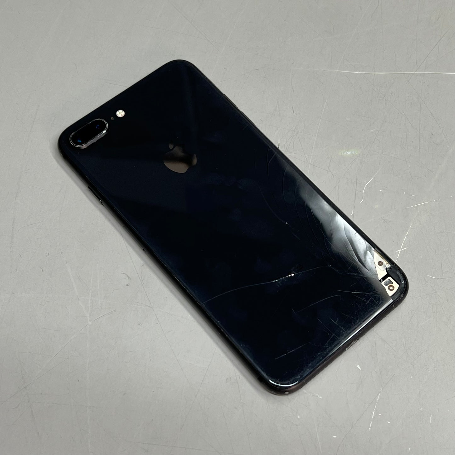 APPLE IPhone 8 Plus 64GB 5.5" Display Space Gray A1897 (Pre-Owned)