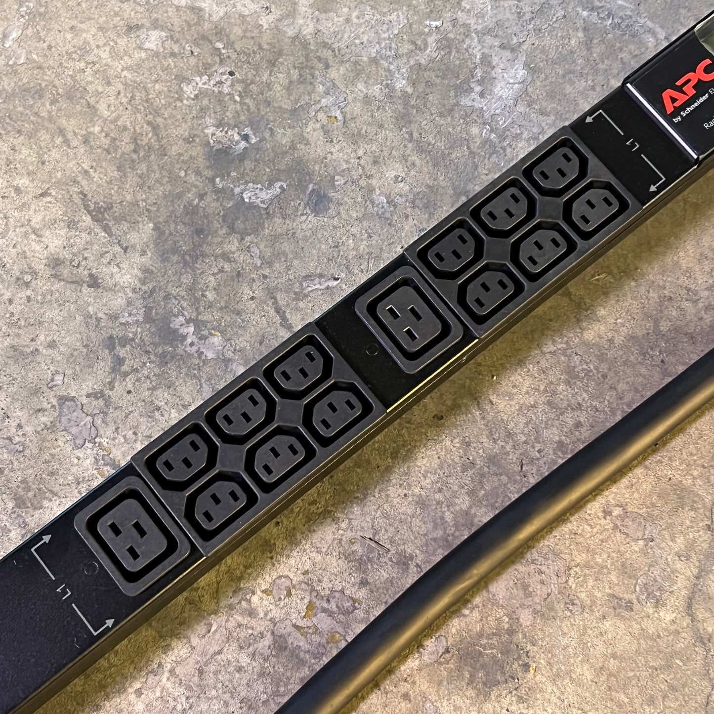 APC SCHNEIDER ELECTRIC Rack Pdu Metered 16A Sz 70.51"H x 2.20"W x 1.73"D AP8881
