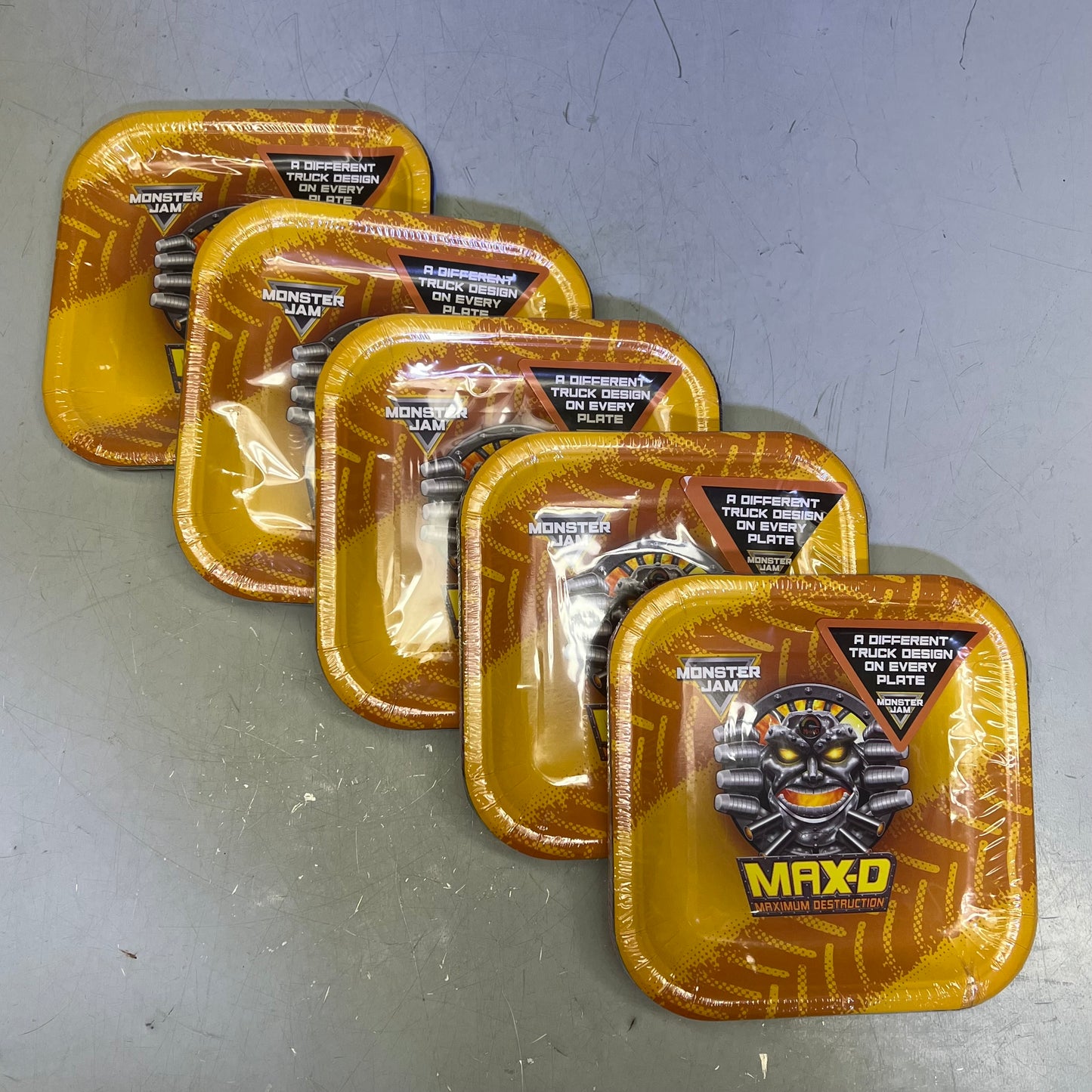 PRIME PARTY (5 PACK, 8 PLATES EACH) Monster Jam Dessert Party Plates 7" 2700DSP