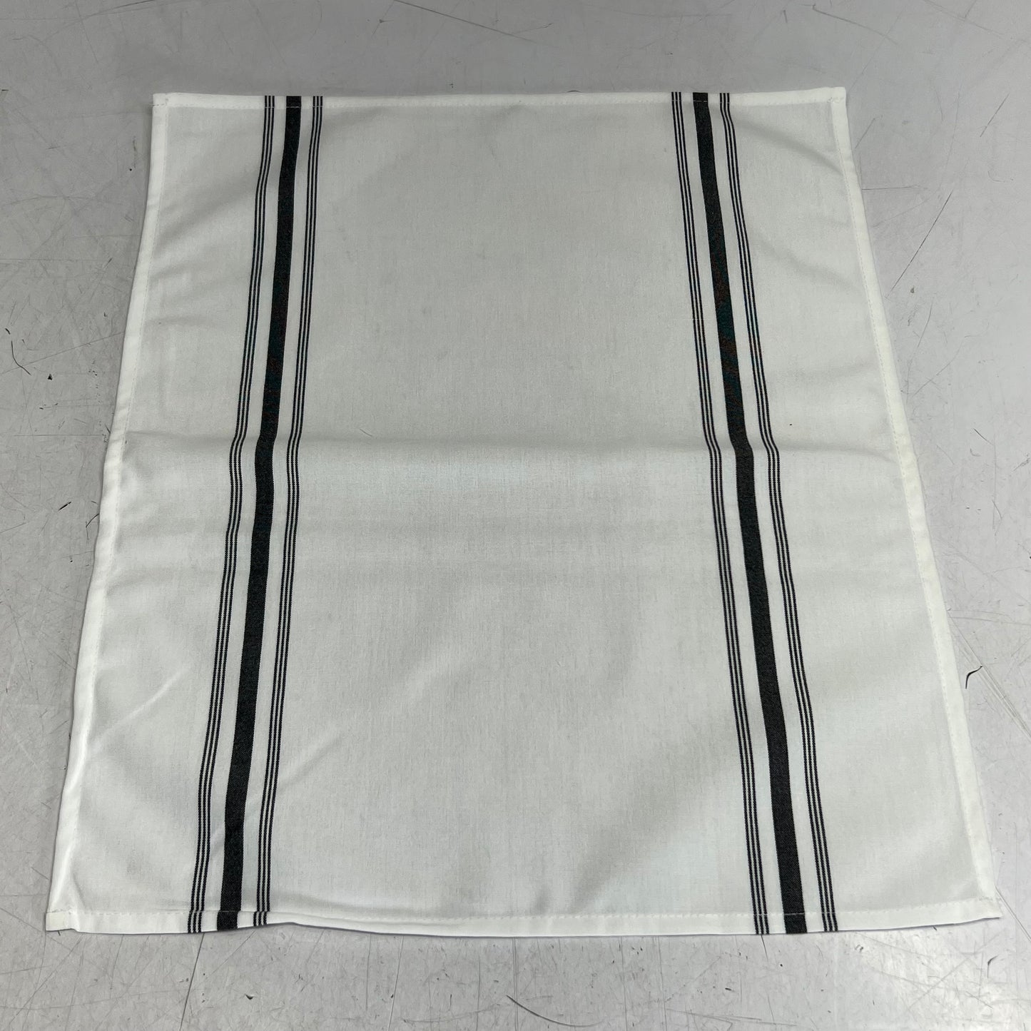 VESTIS (50 PACK) Premium White Tablecloths Sz 61 x 61 White NG1171550