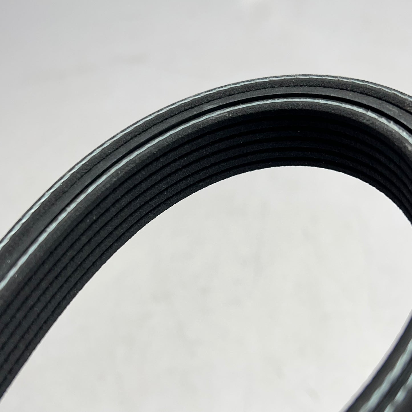 GATES Micro-v Serpentine Belt for Land Rover Vehicles  6 Rib 93-3/16" K060928