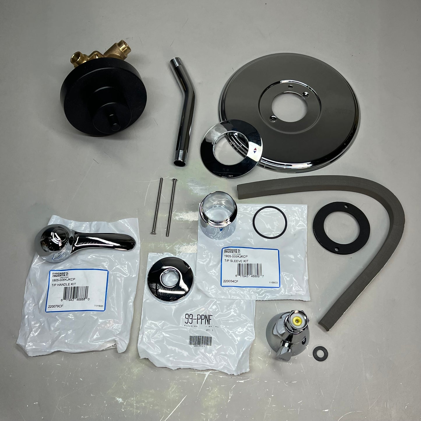 CHICAGO FAUCET Tub & Shower Fitting 1.5" Gpm 80 Psi  20 To 125 Psi 1907-622LCP