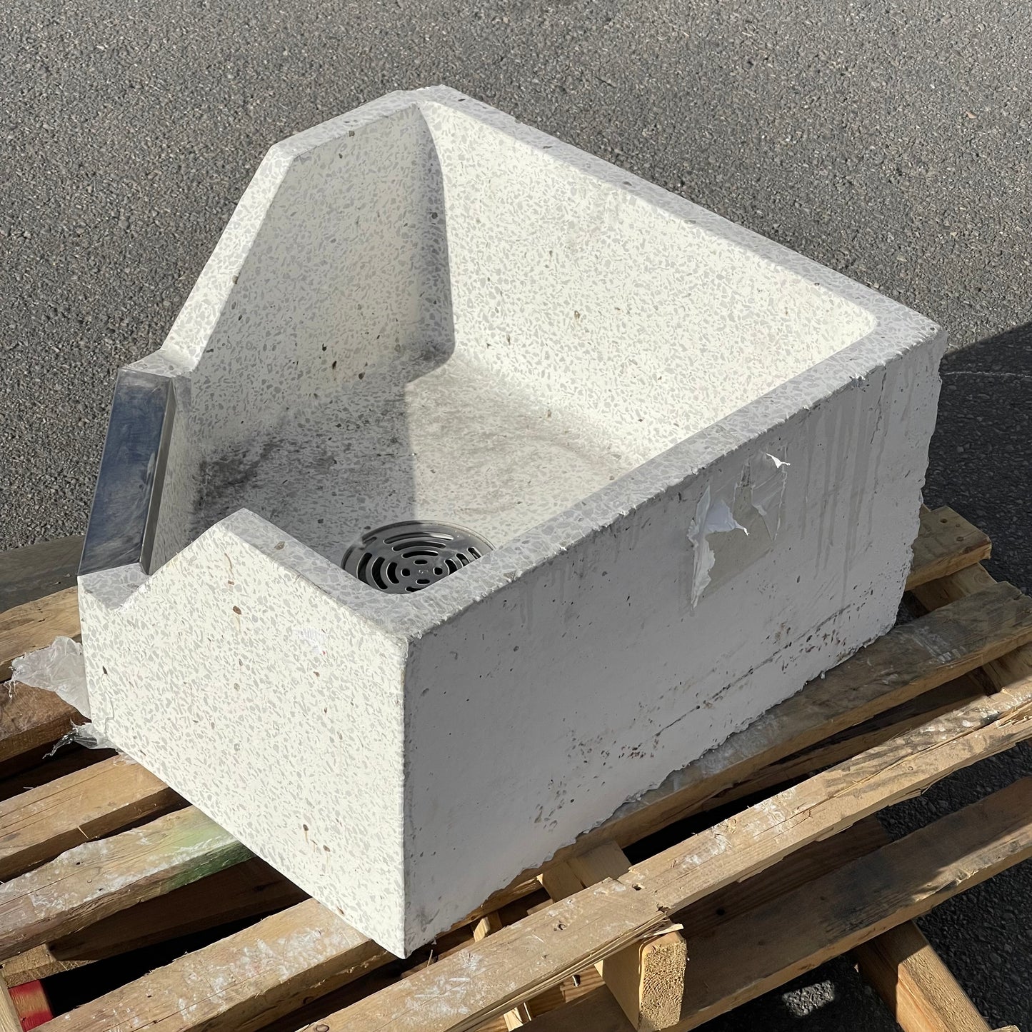 ZA@ Pallet of CORLOW Floor Mop Basin/Sink SBC-1700 (AS-IS)