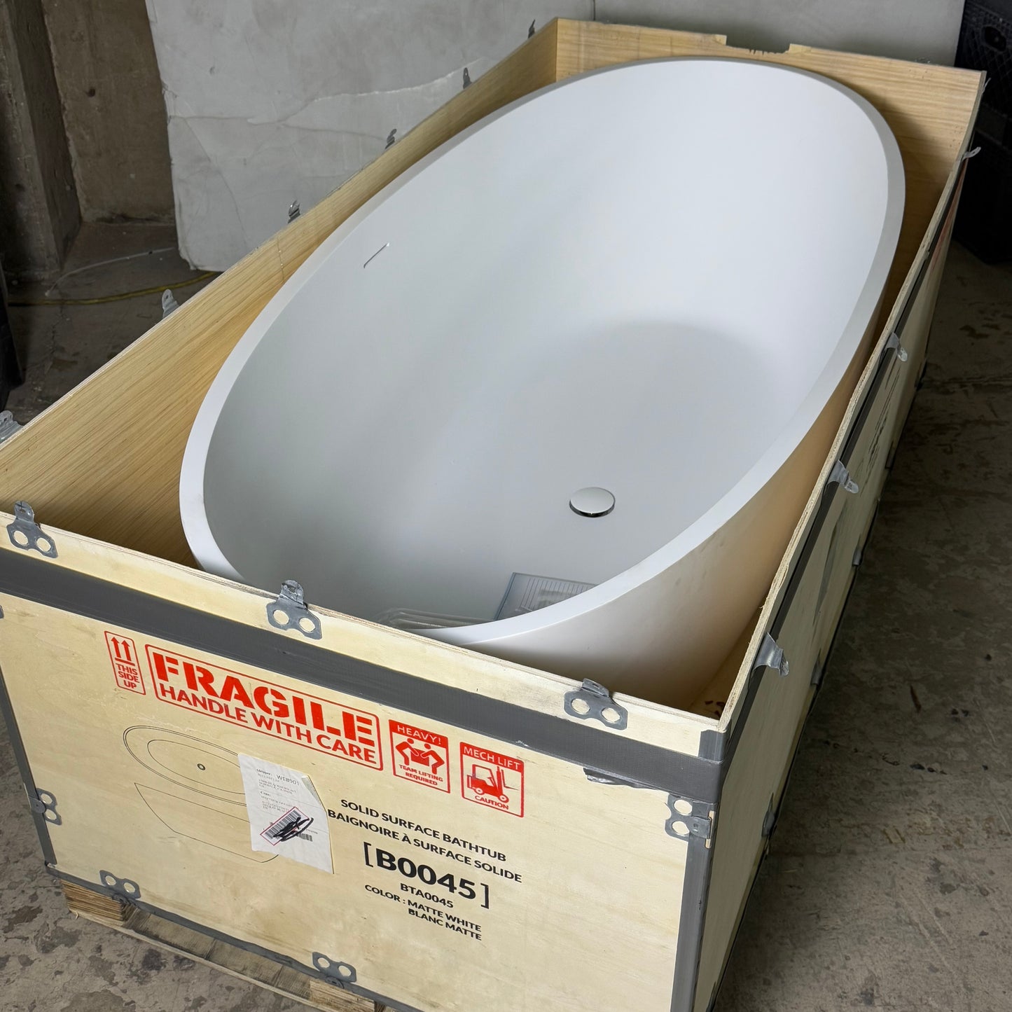 WOODBRIDGE Luxury Contemporary Solid Surface Bathtub Sz 67” L x 31” W x 21.5” H