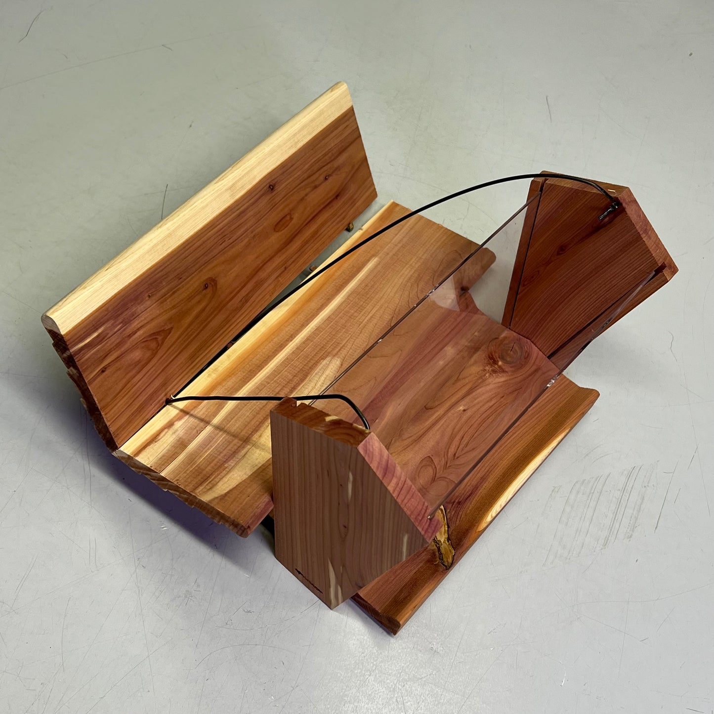 ZA@ PENNINGTON Red Cedar Natures Friend Hopper Bird Feeder 3 Lbs Cap Brown (As-is)