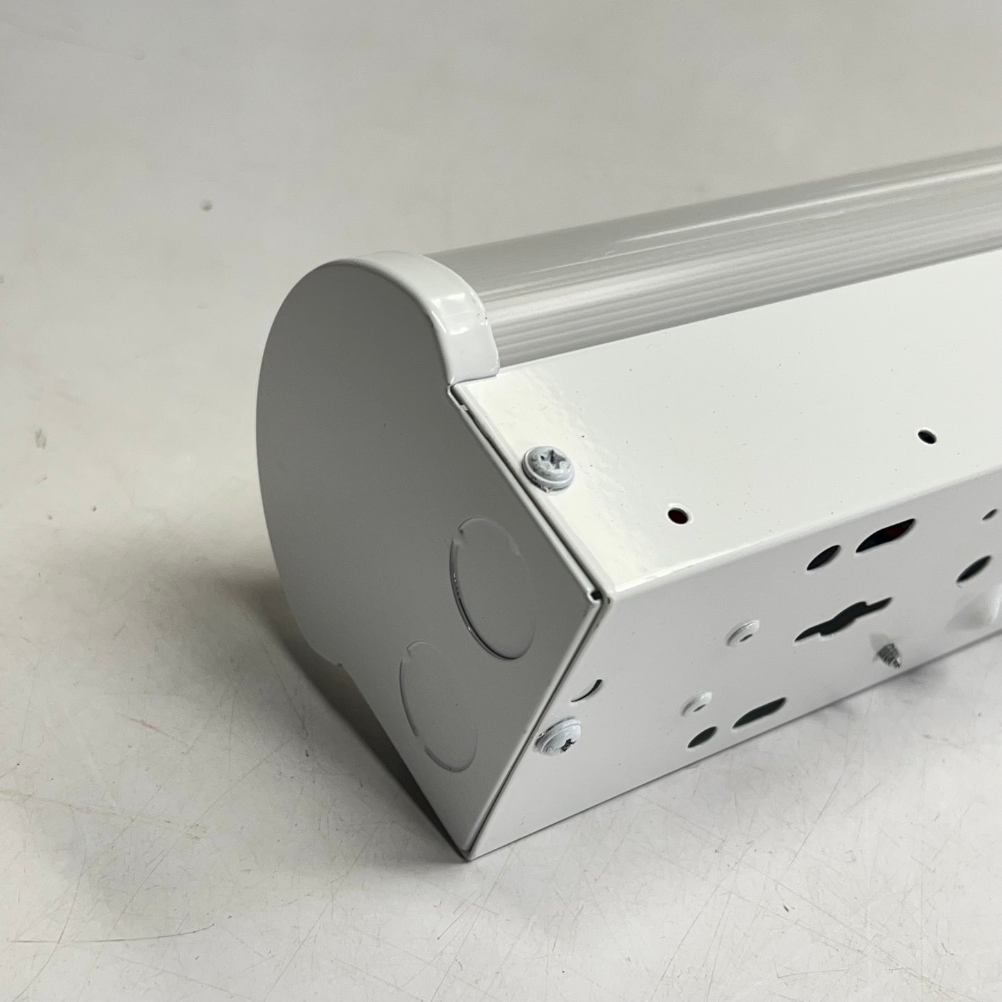 ILP LIGHTING Linear Strip Light  4' 25W 4000K Frosted Acrylic White VS43LU40FRL